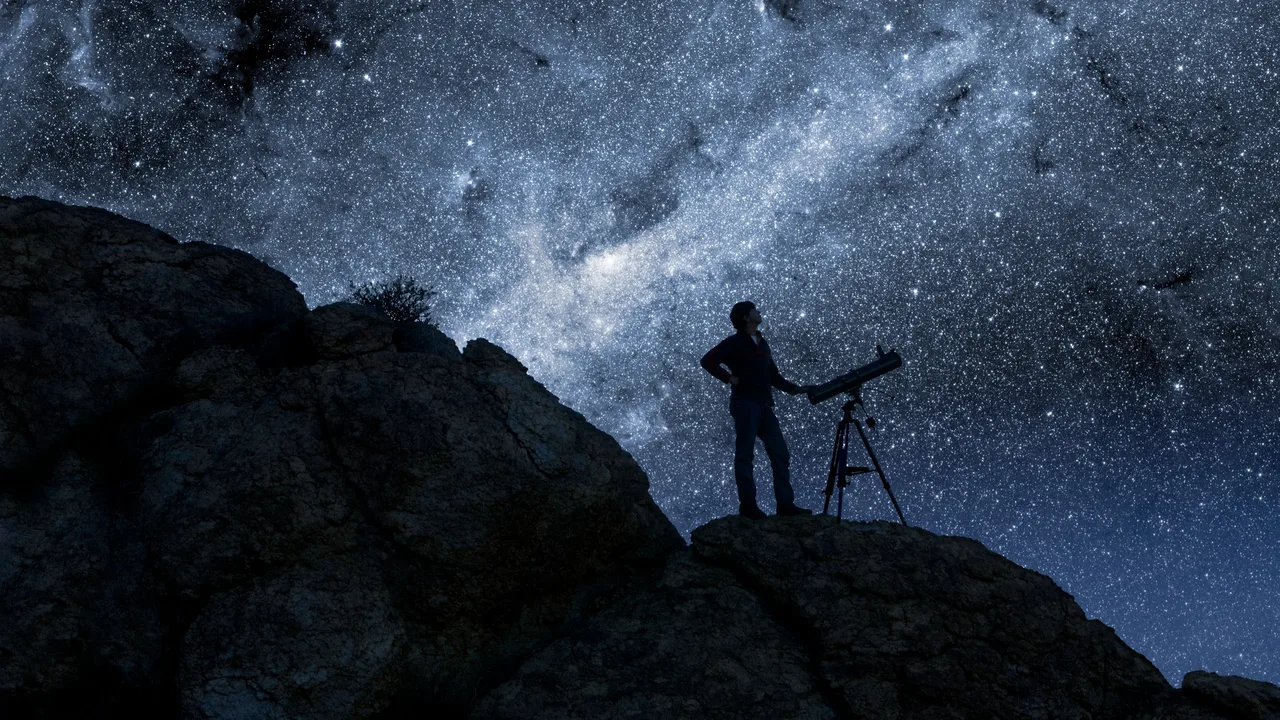 September 2026 skywatching guide: Planetary conjunctions, Full Harvest Moon, and more