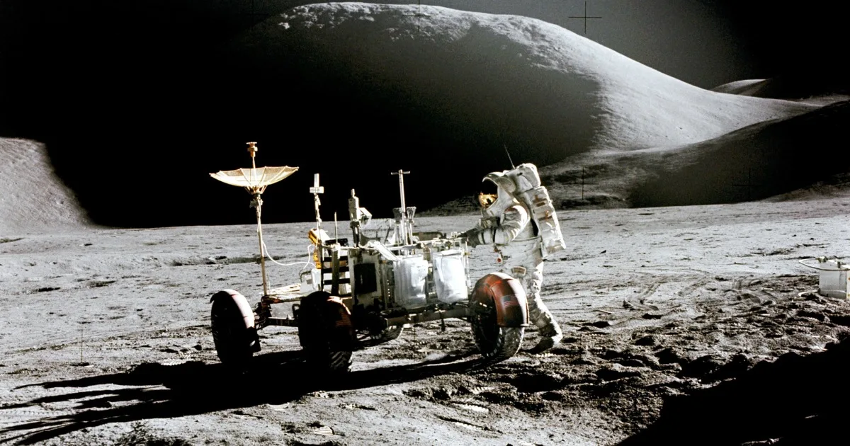 ‘The Moon has no atmosphere’