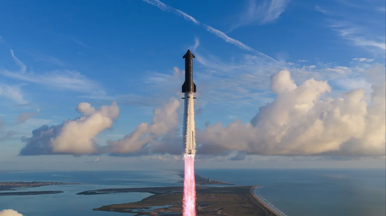 Starship Flight 14 achieves liftoff