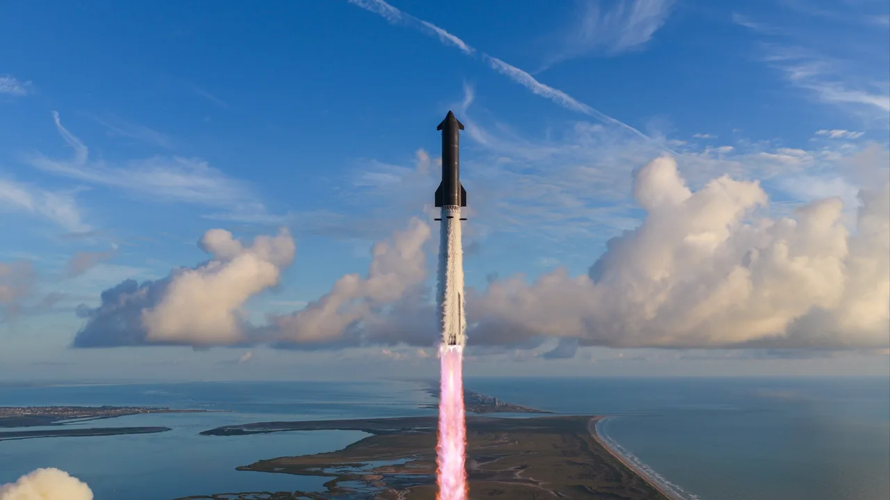 SpaceX Starship Flight 14: Striking images from the rocket's first orbital mission