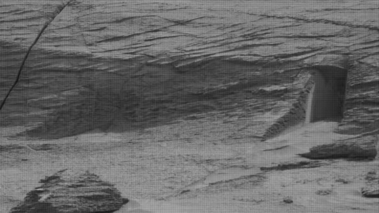 The truth behind the 'doorway' spotted on Mars, according to NASA