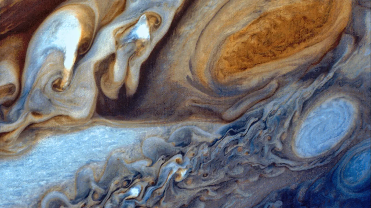 Jupiter has no ground, no dunes, and no mountains