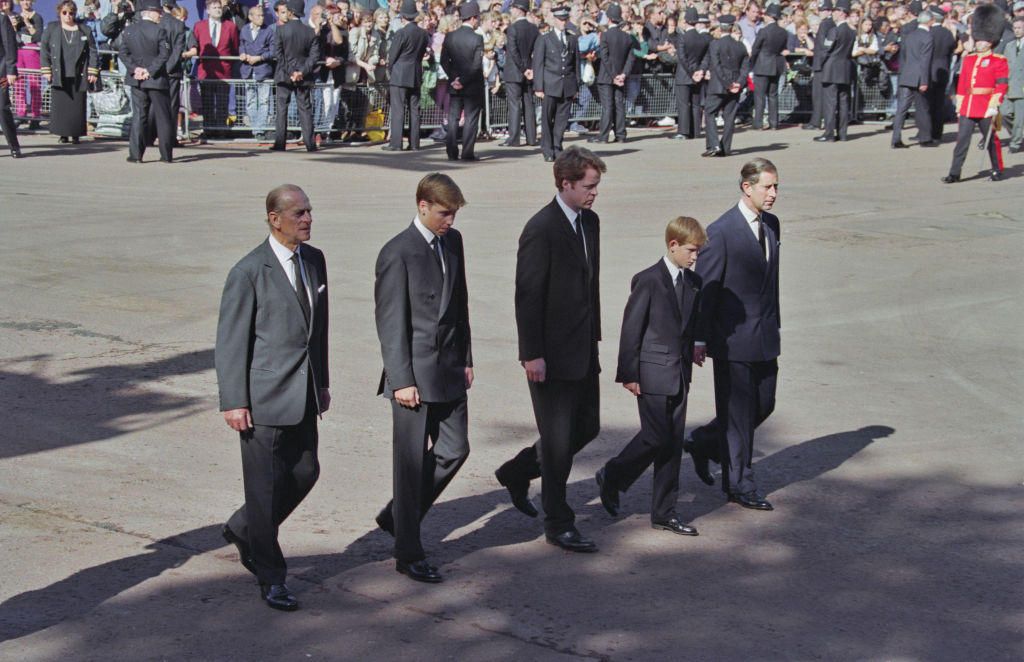 British Royals Prince Philip, Duke of Edinburgh, Prince William, Charles Spencer, 9th Earl Spencer, Prince Harry, and Prince Charles, Prince of Wales, walk behind the funeral cortege carrying the coffin of Diana, Princess of Wales (1961-1997) to her funeral service at Westminster Abbey, London, England, 6th September 1997. (Photo by Princess Diana Archive/Hulton Archive/Getty Images)