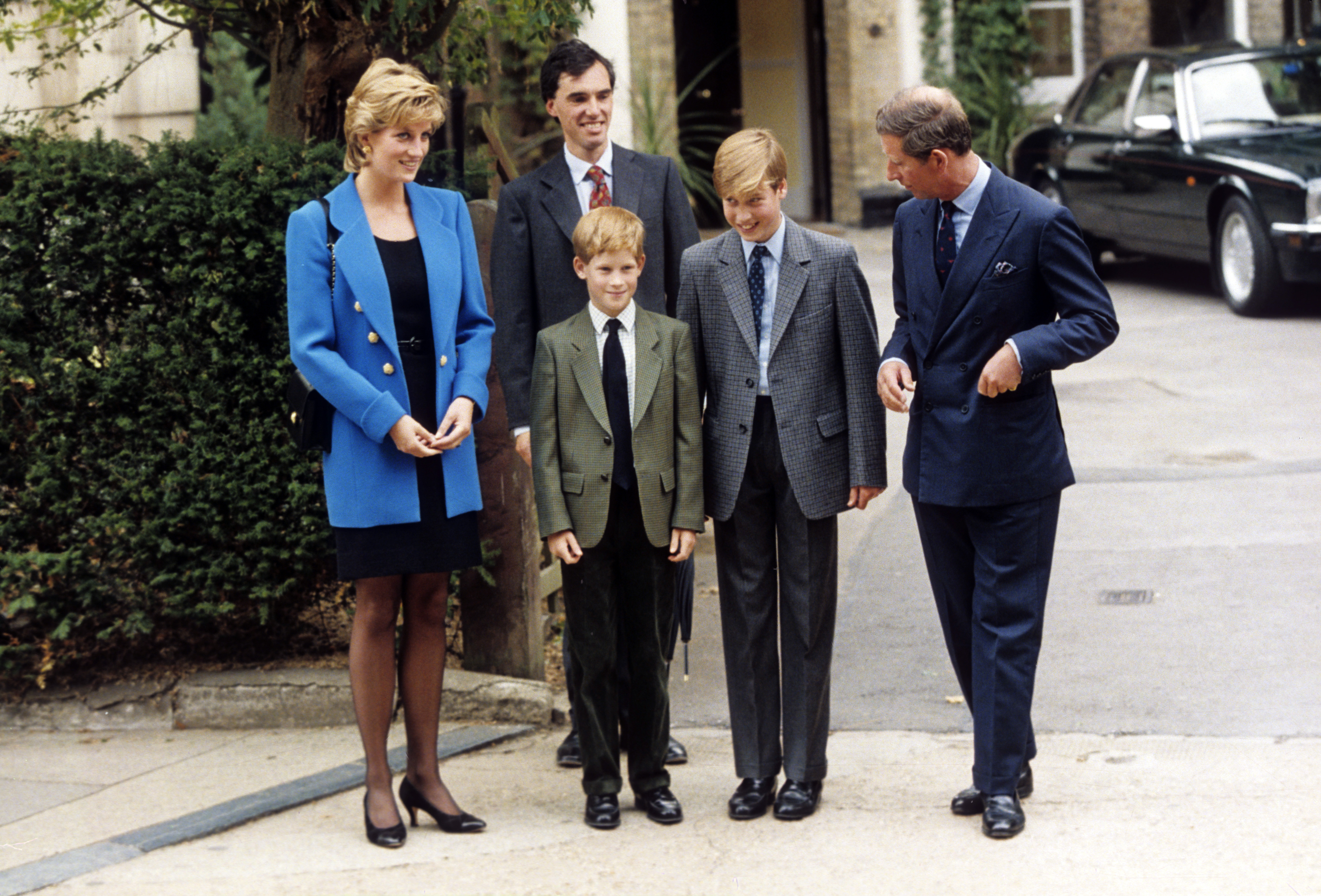 WINDSOR, UNITED KINGDOM - SEPTEMBER 06:  Princess Diana, Princess of Wales, Prince Harry, Prince William and Prince Charles, Prince of Wales attend Prince William's first day at Eton College on September 6, 1995 in Eton, England. (Photo by Anwar Hussein/Getty Images)