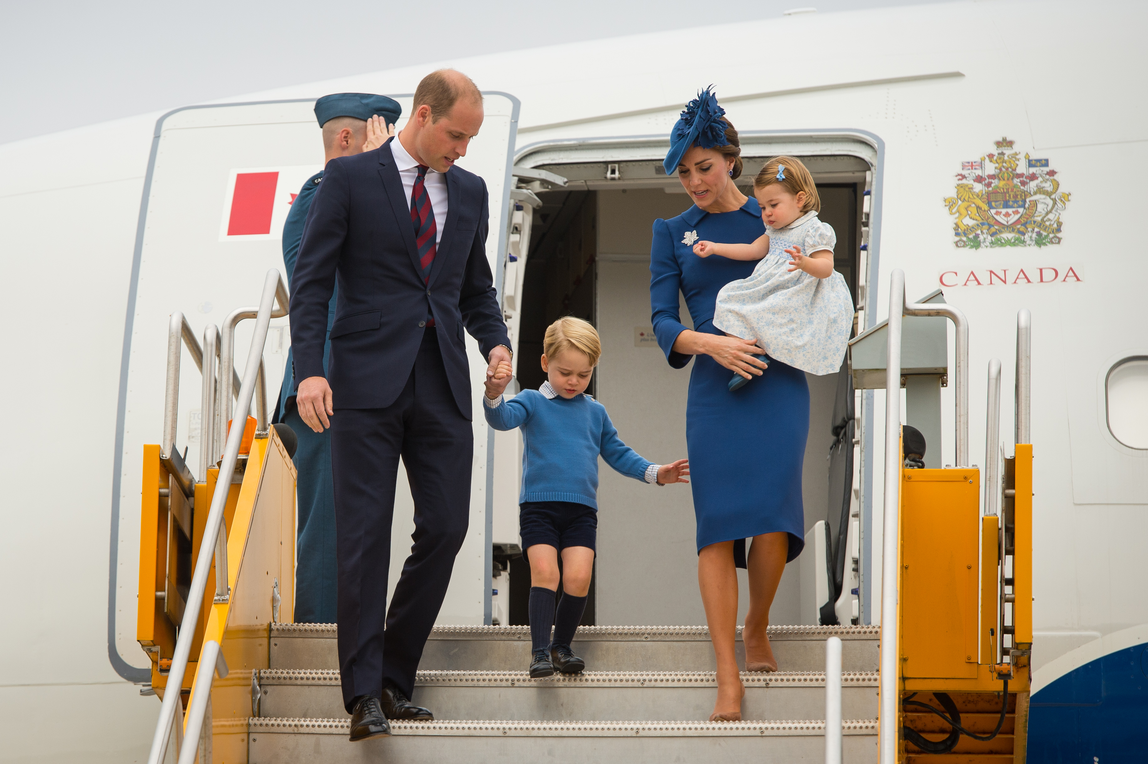 Prince William, Prince George, Kate Middleton, and Princess Charlotte arriving at Victoria International Airport, in Victoria, Canada, during the first day of the Royal Tour to Canada (Image Source: Getty Images I Dominic Lipinski /PA Wire)