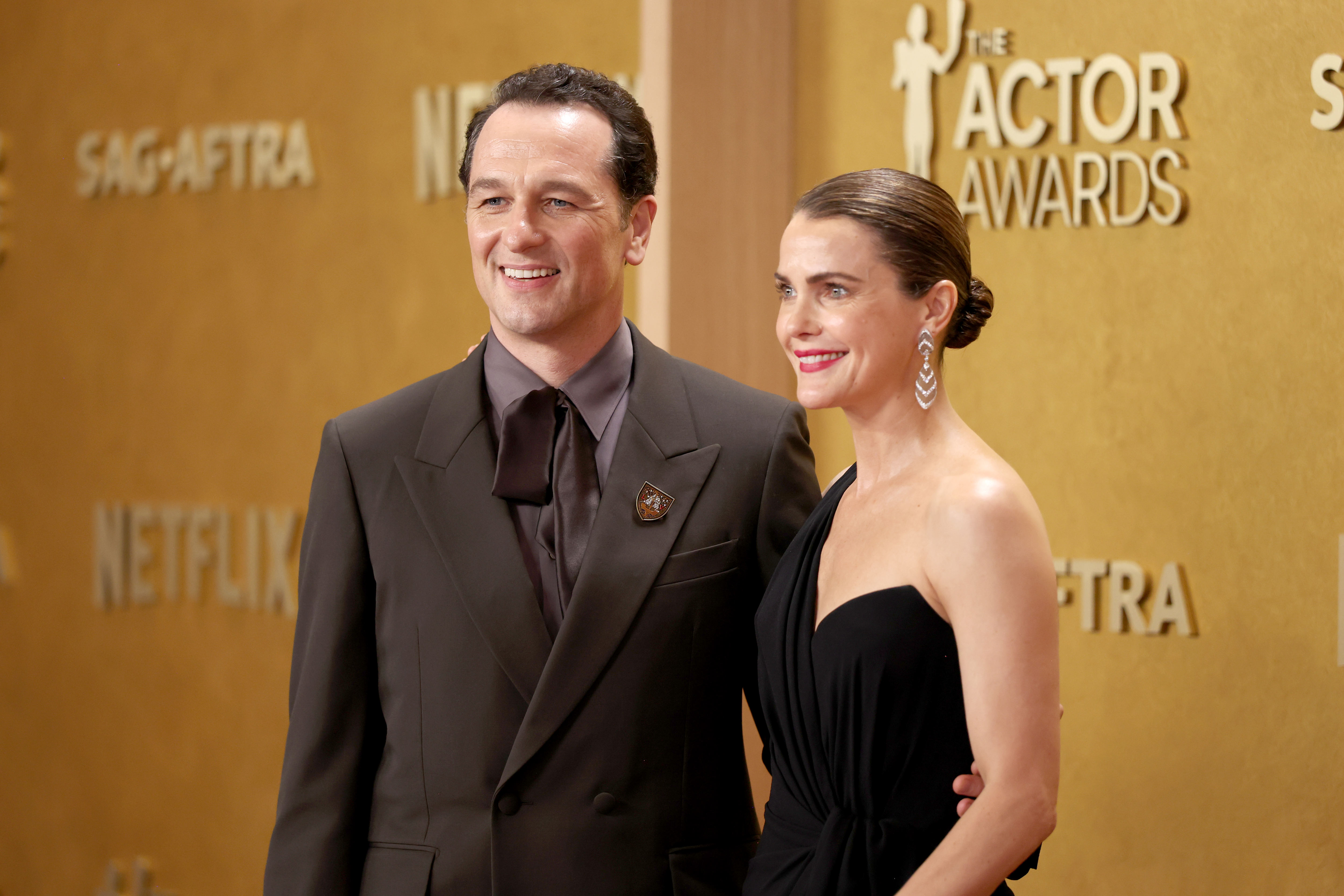 LOS ANGELES, CALIFORNIA - MARCH 01: (L-R) Matthew Rhys and Keri Russell attend the 32nd Annual Actor Awards at Shrine Auditorium and Expo Hall on March 01, 2026 in Los Angeles, California.  (Photo by Kevin Mazur/Getty Images)