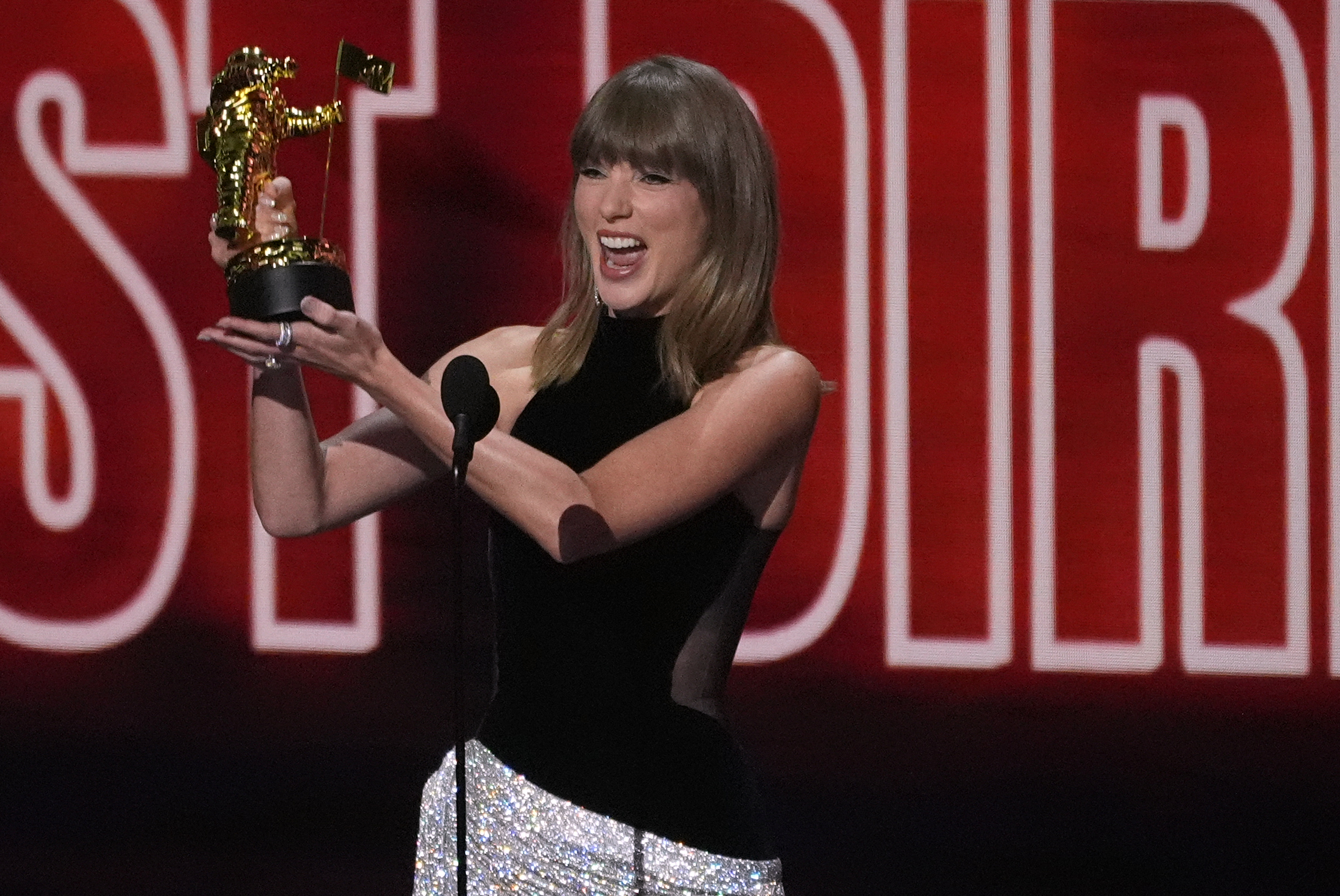 Taylor Swift accepts the MTV VMA Artist Director Honors award during the MTV Video Music Awards on Sunday, Sept. 27, 2026, at the Peacock Theater in Los Angeles. (AP Photo/Chris Pizzello)