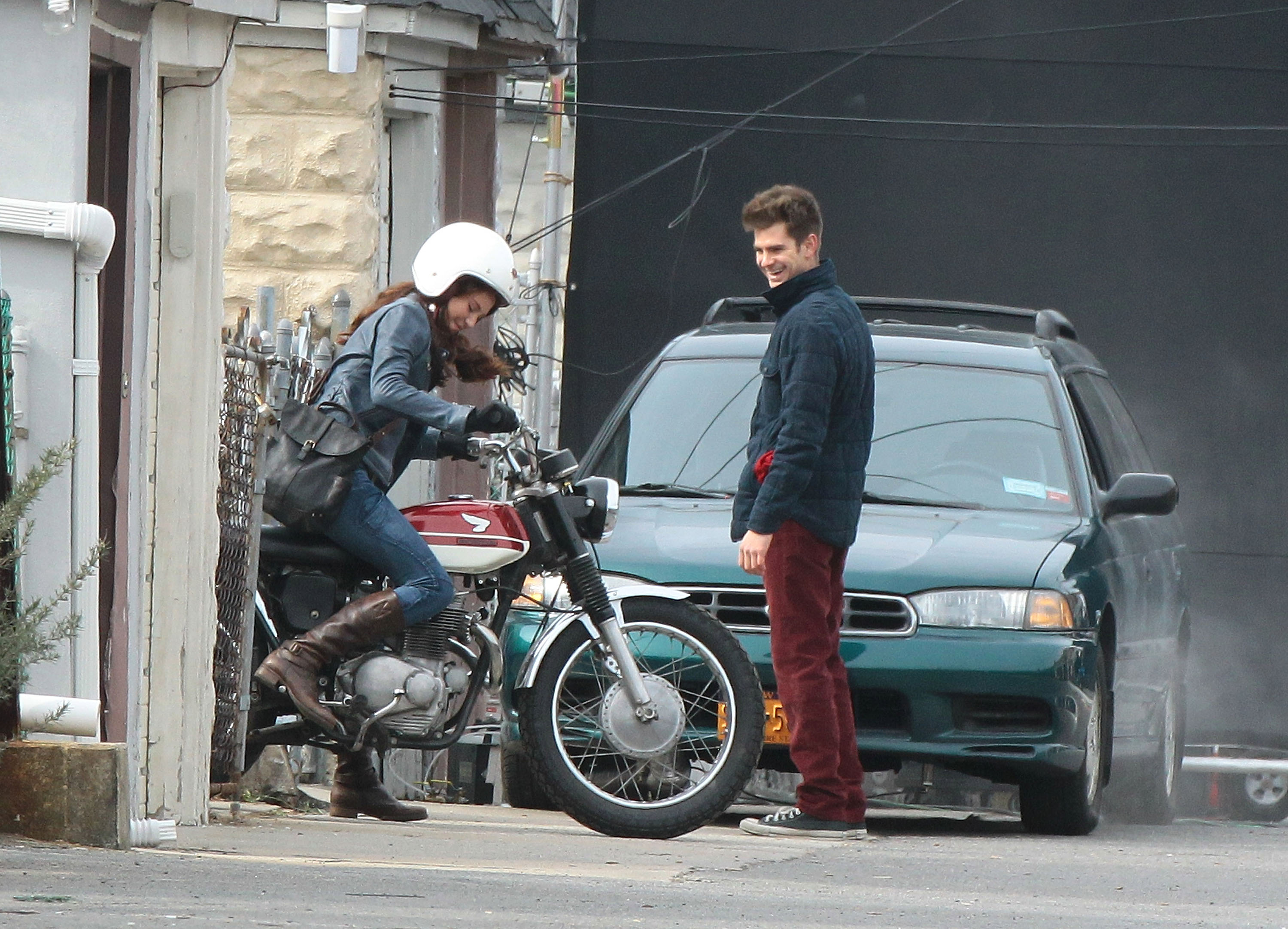 ©BAUER-GRIFFIN.COM
FOR USA SALES: Contact Randy Bauer (310) 910-1113 bauergriffinsales@gmail.com
FOR UK SALES: Contact Caroline 44 207 431 1598 MUST BYLINE: EROTEME.CO.UK

Andrew Garfield and Shailene Woodley are seen on the movie set of The Amazing Spider-Man 2

NON-EXCLUSIVE     February 26, 2013
Job: 130226UB1  New York, NY USA
www.bauergriffin.com
www.bauergriffinonline.com