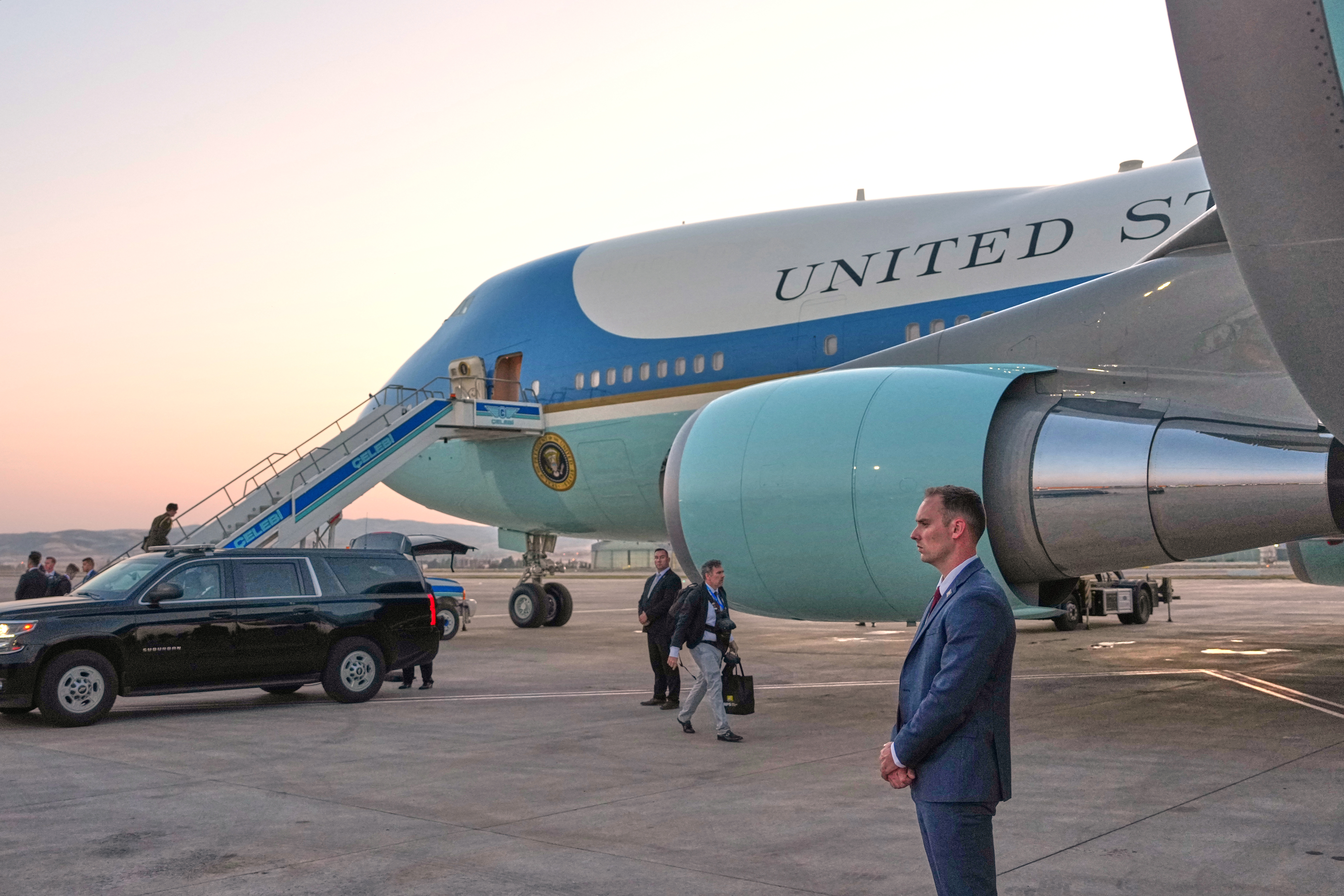 A catering truck is visible parked on the opposite side of Air Force One on the tarmac after U.S. President Donald Trump boarded the plane following the NATO summit at Ankara International Airport in Ankara, Turkey, Wednesday, July 8, 2026. (AP Photo/Alex Brandon)