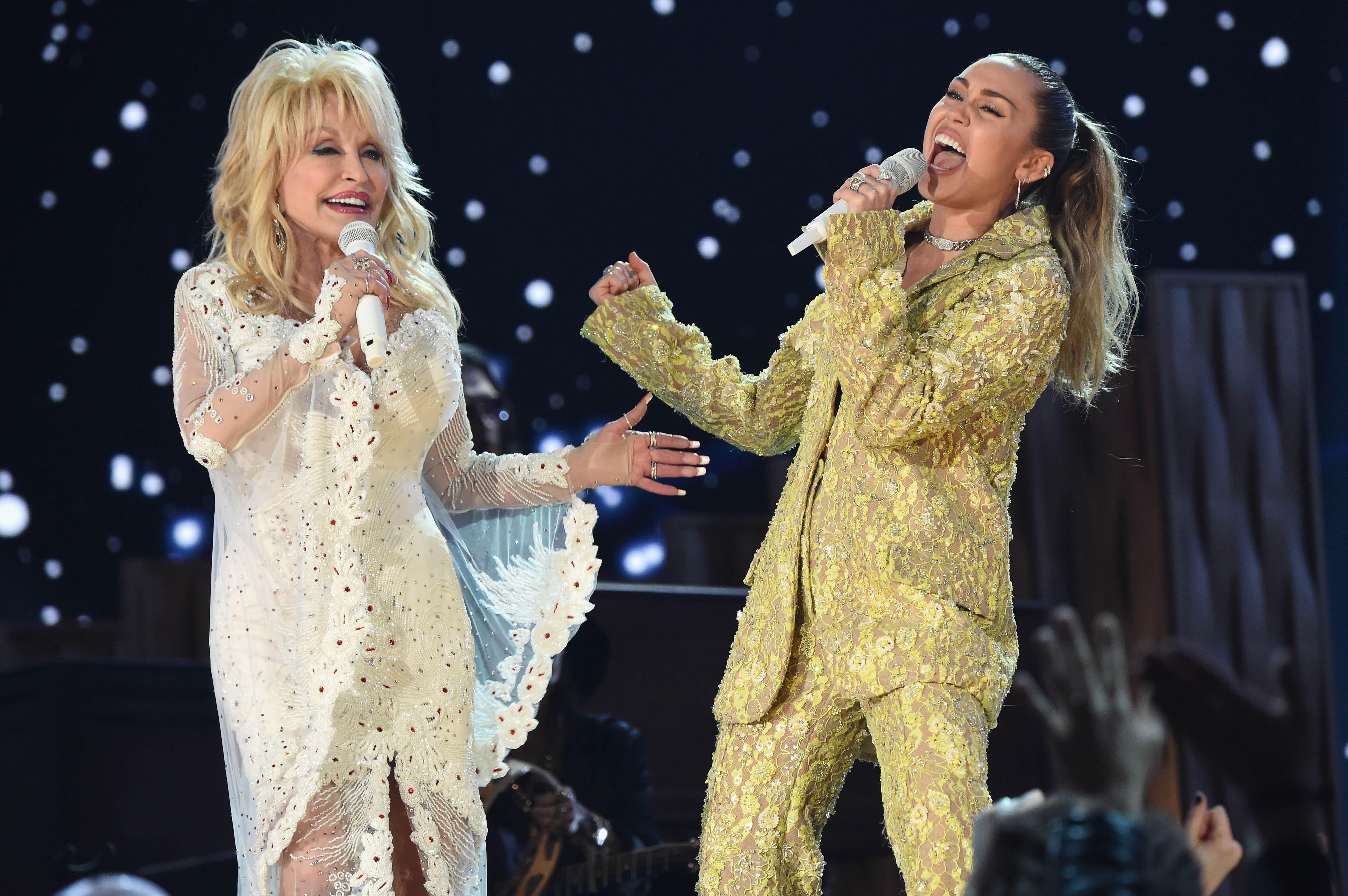 LOS ANGELES, CA - FEBRUARY 10: Dolly Parton (L) and Miley Cyrus perform onstage during the 61st Annual GRAMMY Awards at Staples Center on February 10, 2019 in Los Angeles, California. (Photo by Kevin Mazur/Getty Images for The Recording Academy)