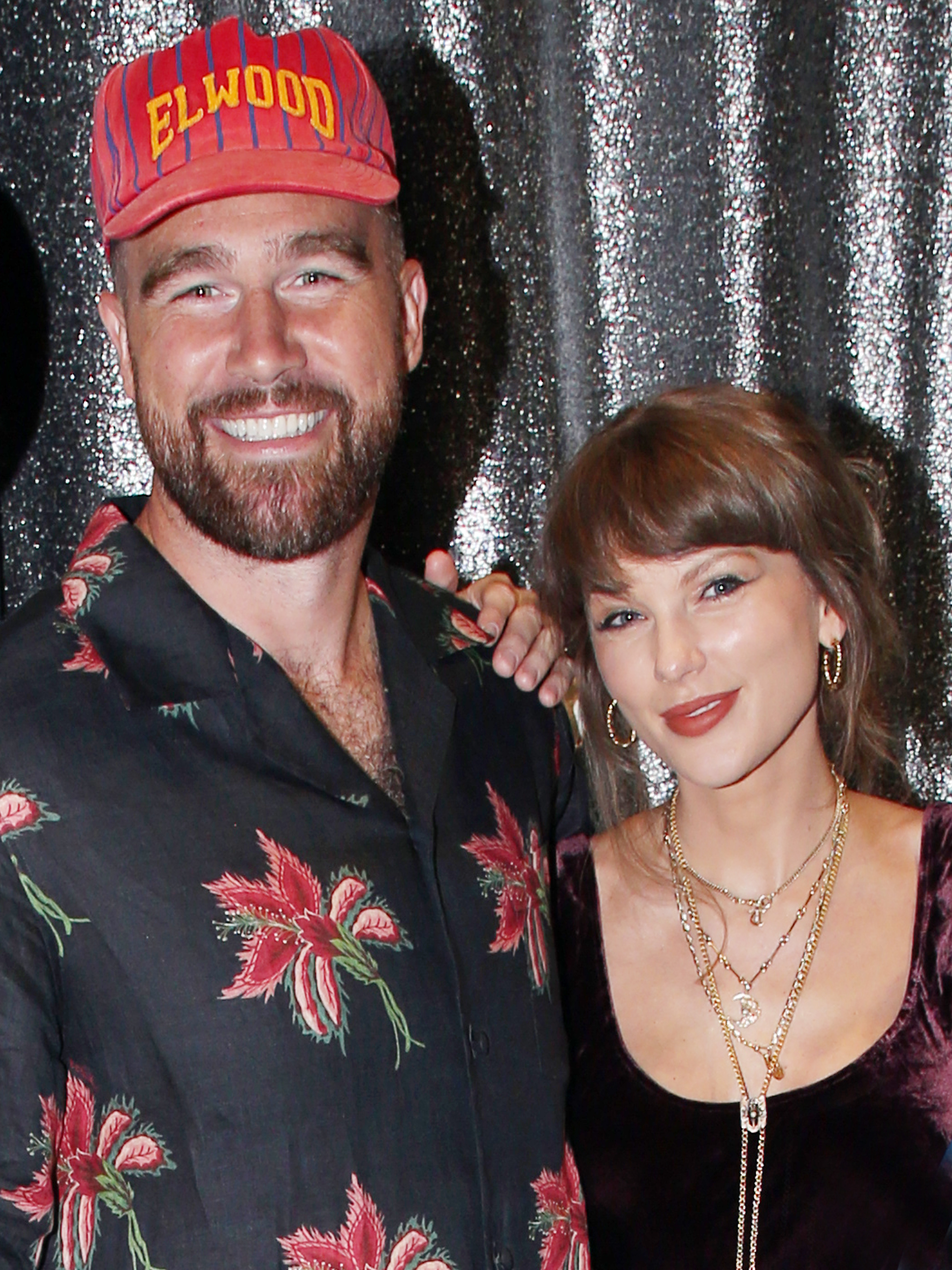 NEW YORK, NEW YORK - JUNE 13: (EXCLUSIVE COVERAGE) Travis Kelce and Taylor Swift pose backstage at the hit comedy