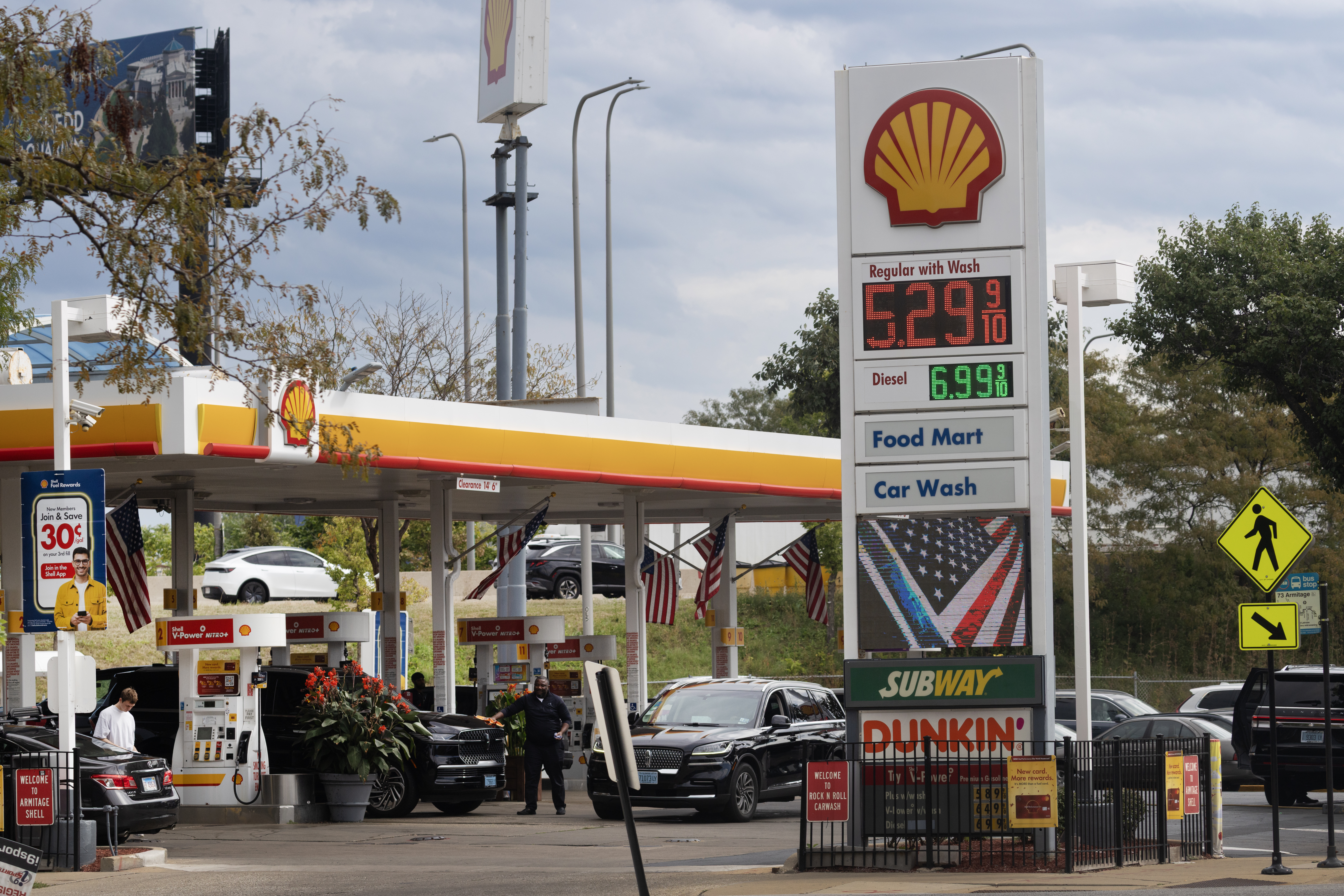 CHICAGO, ILLINOIS - SEPTEMBER 15: Gas prices are displayed at a gas station on September 15, 2026 in Chicago, Illinois. Gas prices across the United States continue to rise as the war with Iran has disrupted the global flow of crude oil.  (Photo by Scott Olson/Getty Images)