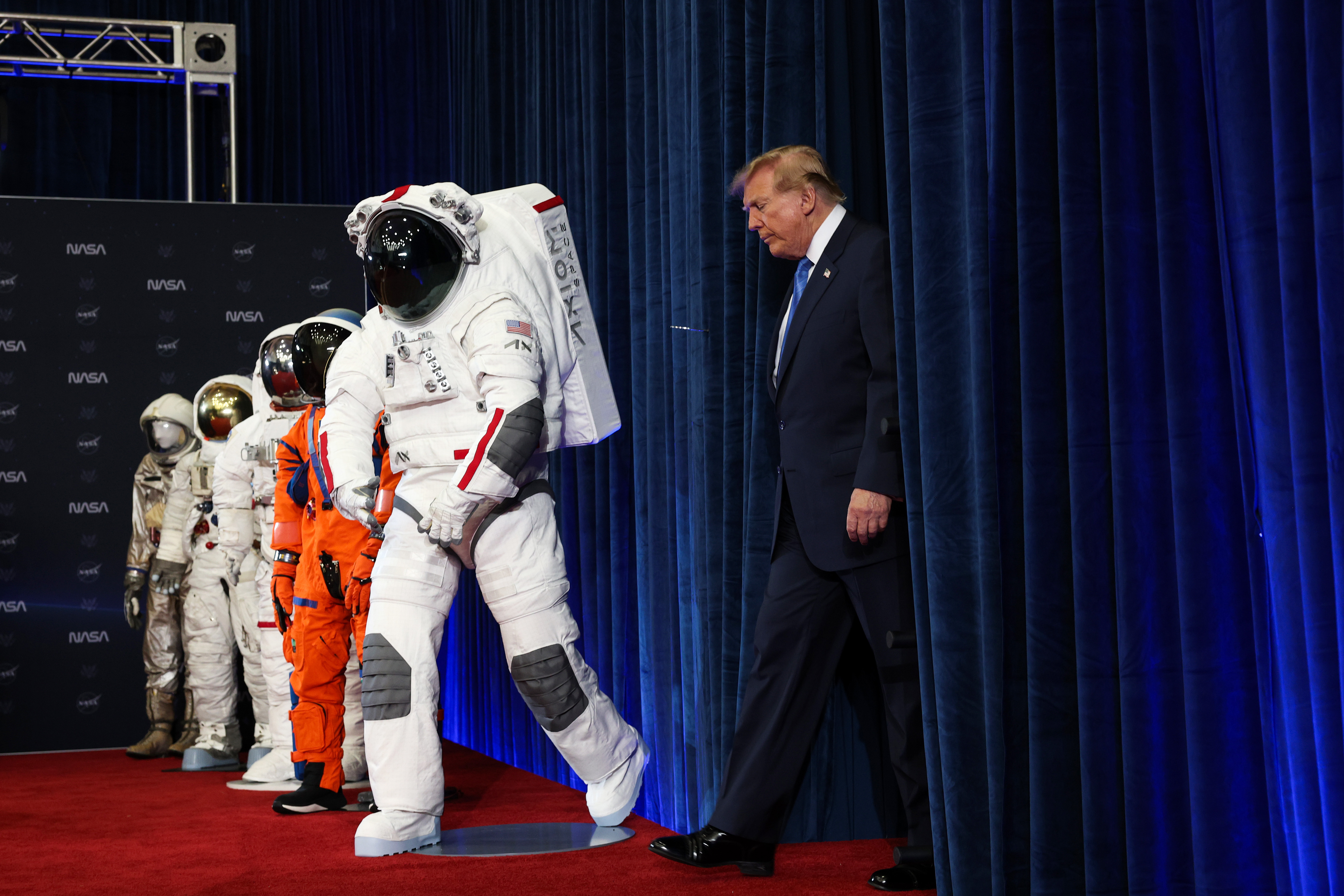 HOUSTON, TEXAS - AUGUST 28: U.S. President Donald Trump arrives to a ceremony honoring Artemis II crew members at NASA's Johnson Space Center on August 28, 2026 in Houston, Texas. Artemis II crew members, NASA astronauts Reid Wiseman, Victor Glover, and Christina Koch and Canadian astronaut Jeremy Hansen, traveled further into space than any other humans before on the first crewed mission around the moon in more than 50 years. (Photo by Win McNamee/Getty Images)