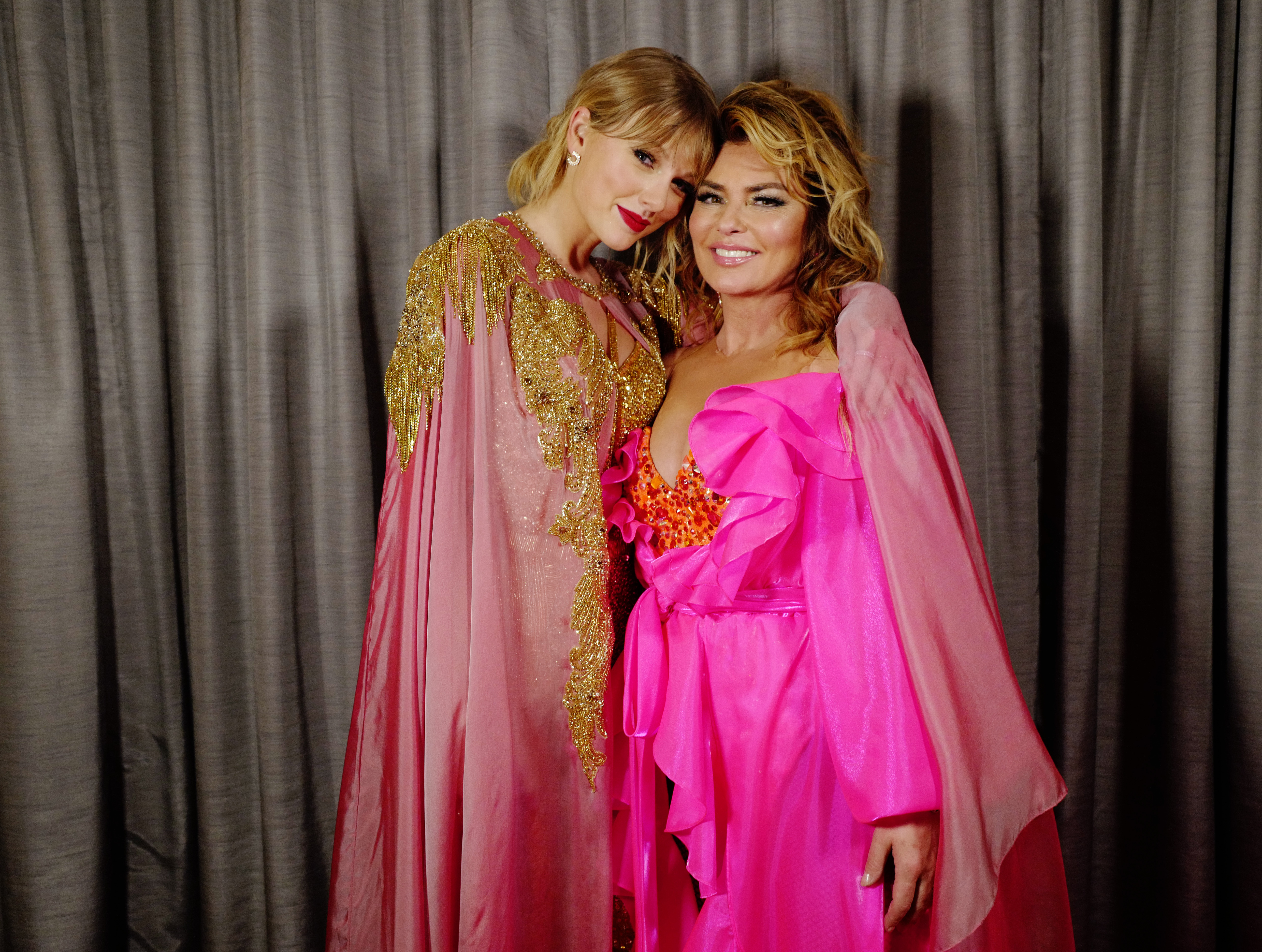 Taylor Swift and Shania Twain pose during the 2019 American Music Awards at Microsoft Theater on November 24, 2019 in Los Angeles, California.