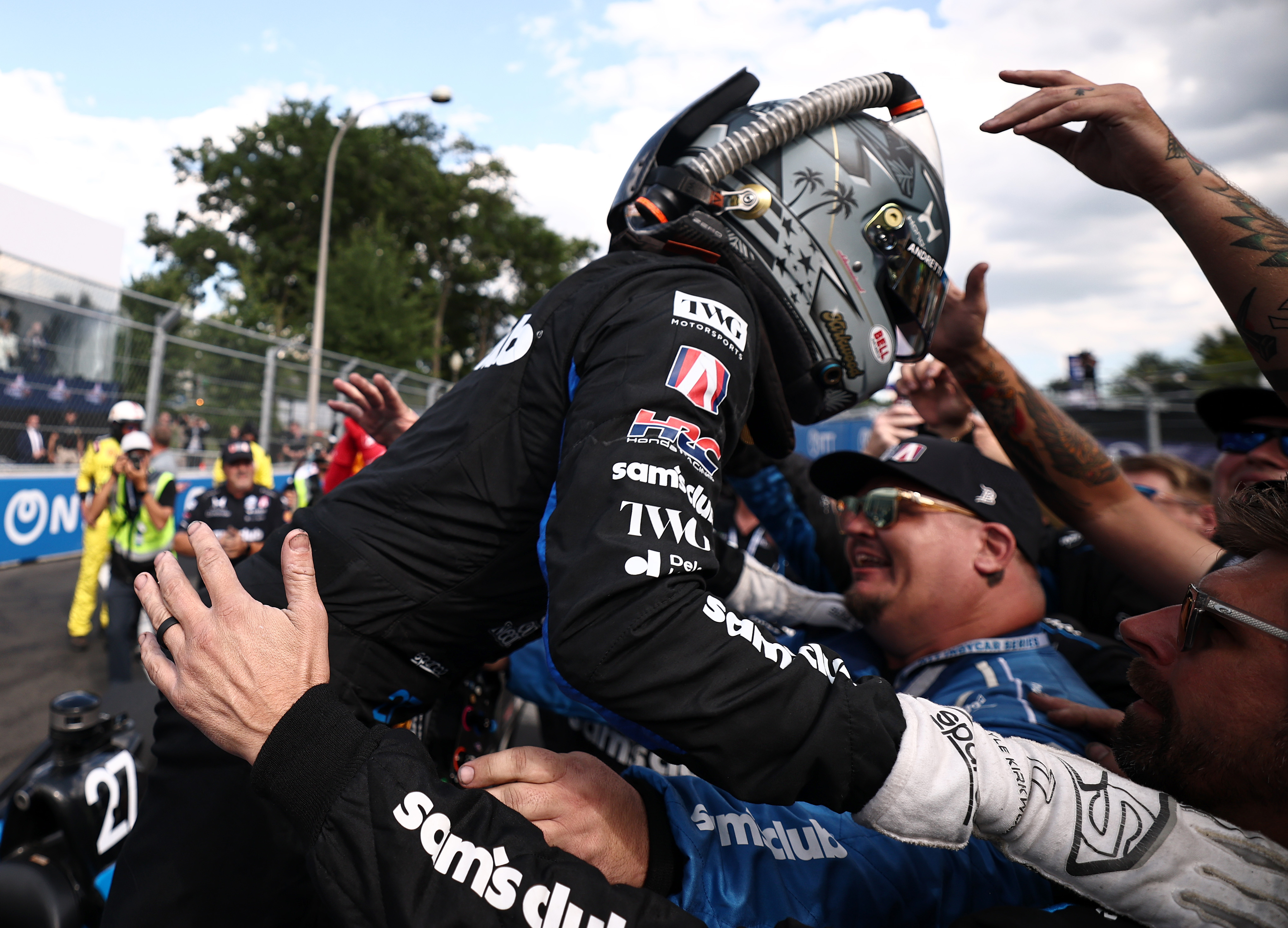 WASHINGTON, DC - AUGUST 23: Sting Kyle Kirkwood, driver of the #27 Sam's Club Honda celebrates with his crew after winning the NTT INDYCAR Series Freedom 250 on August 23, 2026 in Washington, DC. (Photo by Chris Graythen/Getty Images)