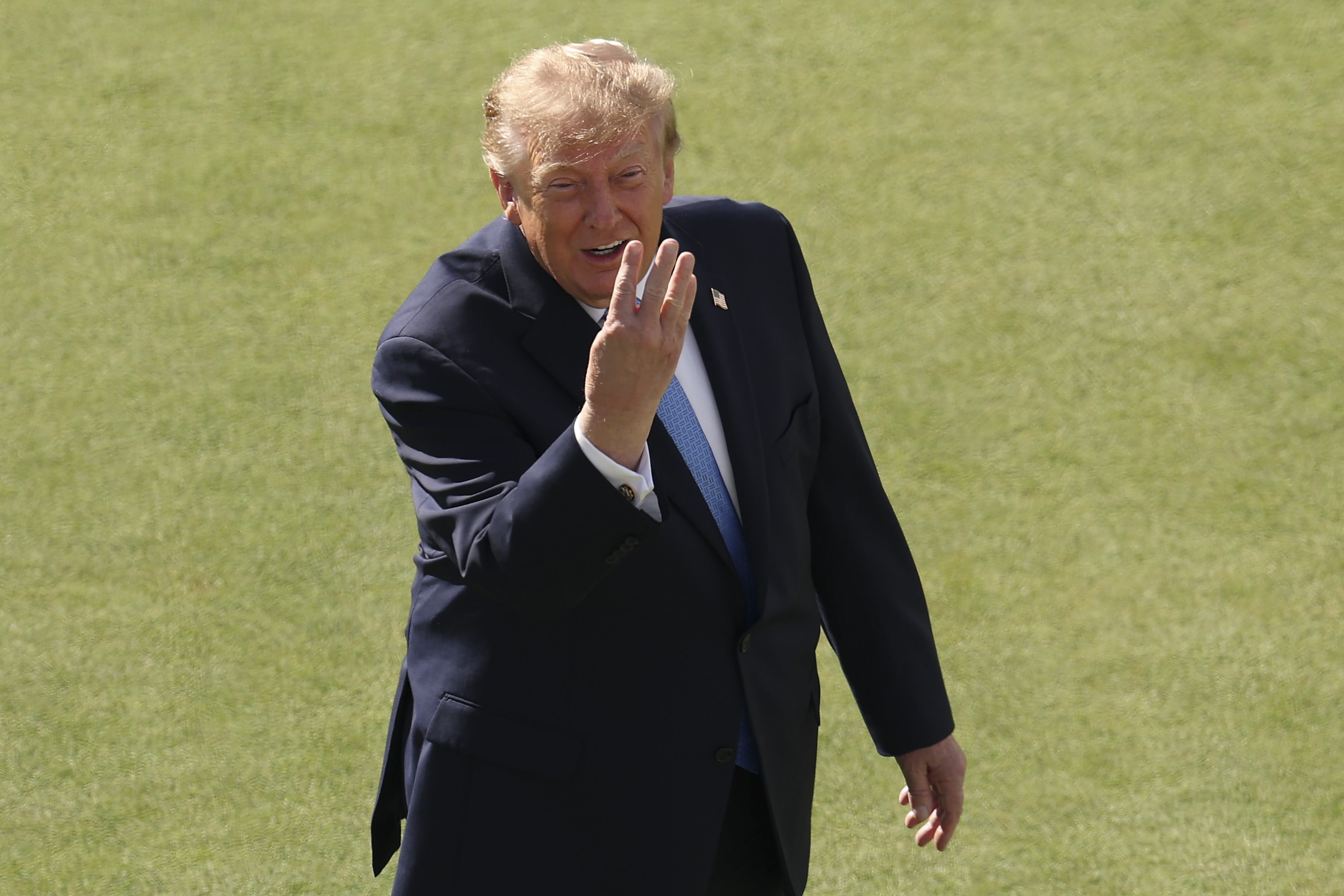 MEDINAH, ILLINOIS - SEPTEMBER 27: U.S. President Donald Trump reacts to the crowd on the first tee during Sunday's Singles on day four of the Presidents Cup 2026 at Medinah Country Club on September 27, 2026 in Medinah, Illinois. (Photo by Luke Hales/Getty Images)