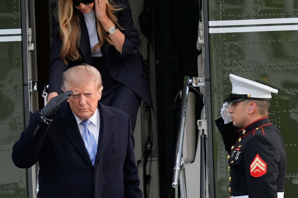 President Donald Trump and first lady Melania Trump arrive at the White House on Marine One, Wednesday, Sept. 23, 2026, in Washington, after greeting China's President Xi Jinping at Joint Base Andrews. (AP Photo/Manuel Balce Ceneta)