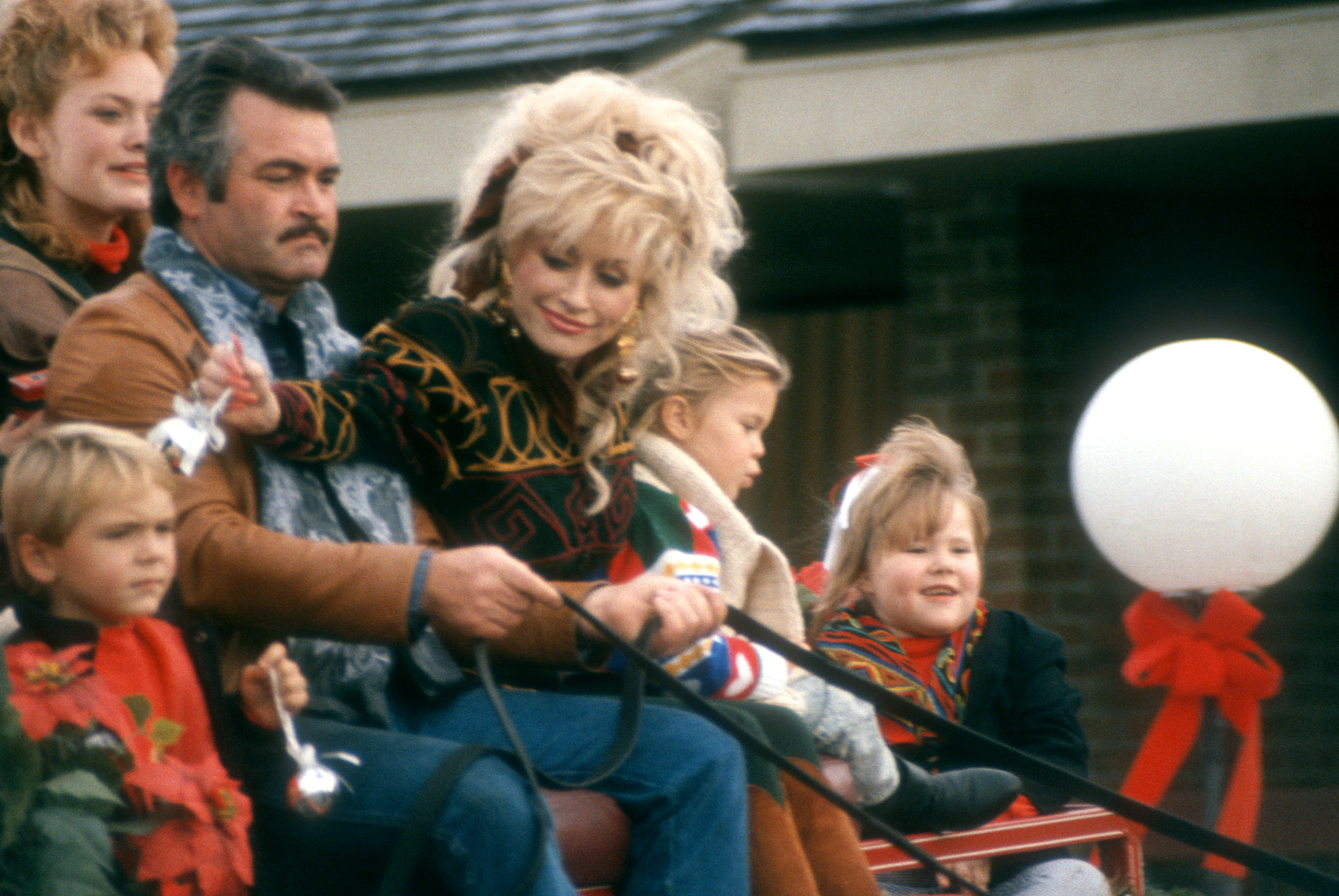 PIGEON FORGE, TN - 1993:  American singer and songwriter Dolly Parton rides on a carriage at Dollywood Theme Park circa 1993 in Pigeon Forge, Tennessee.  (Photo by Ron Davis/Getty Images)