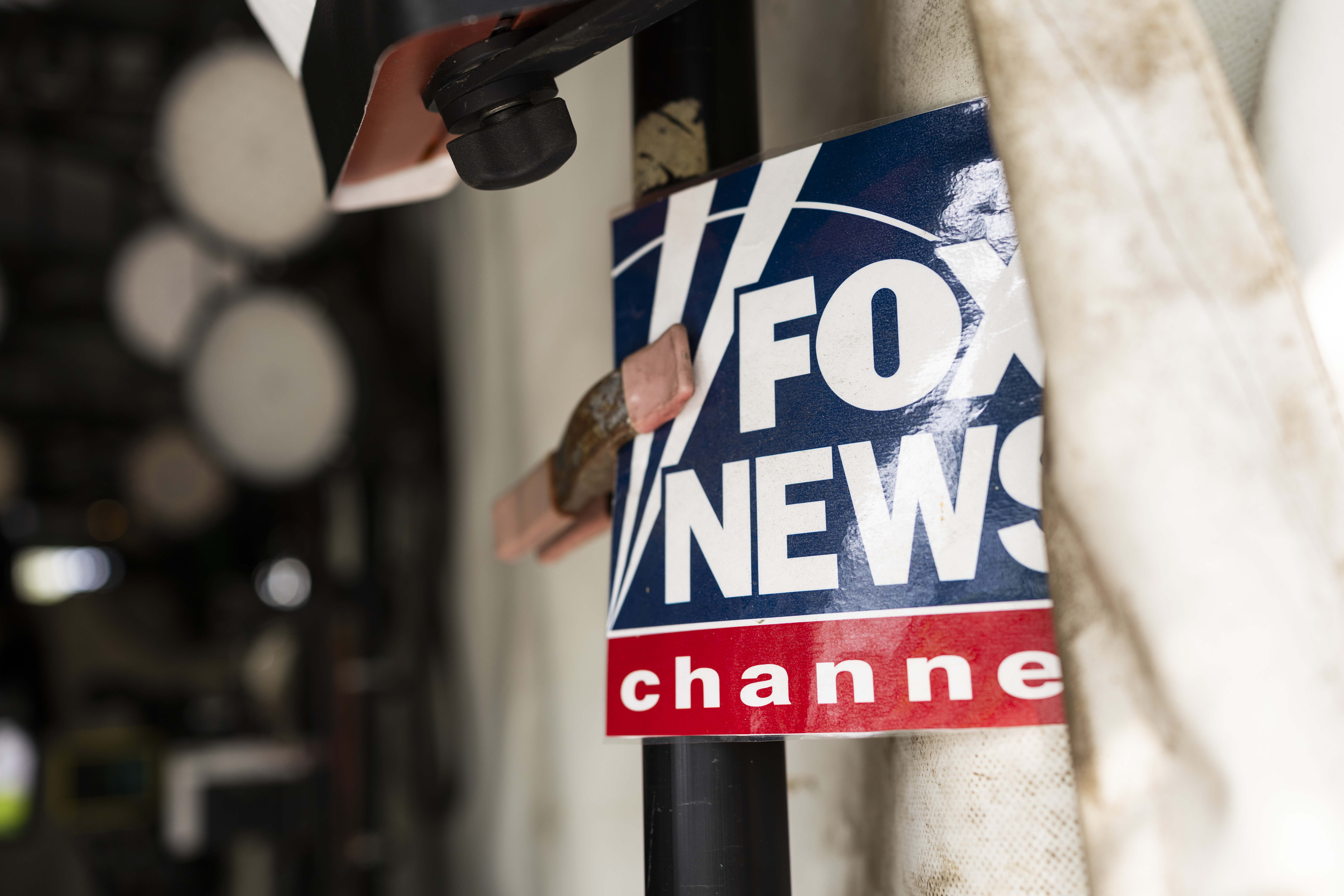 WASHINGTON, DC - SEPTEMBER 21: A FOX News sign hangs on the White House grounds on September 21, 2026 in Washington, DC. Reporters from MS NOW, CNN, and Politico have been blocked from accessing the White House since September 19th after President Trump said he was banning the three outlets from the property. Those news organizations are now suing President Trump, alleging that it violates the First Amendment. (Photo by Finn Gomez/Getty Images)