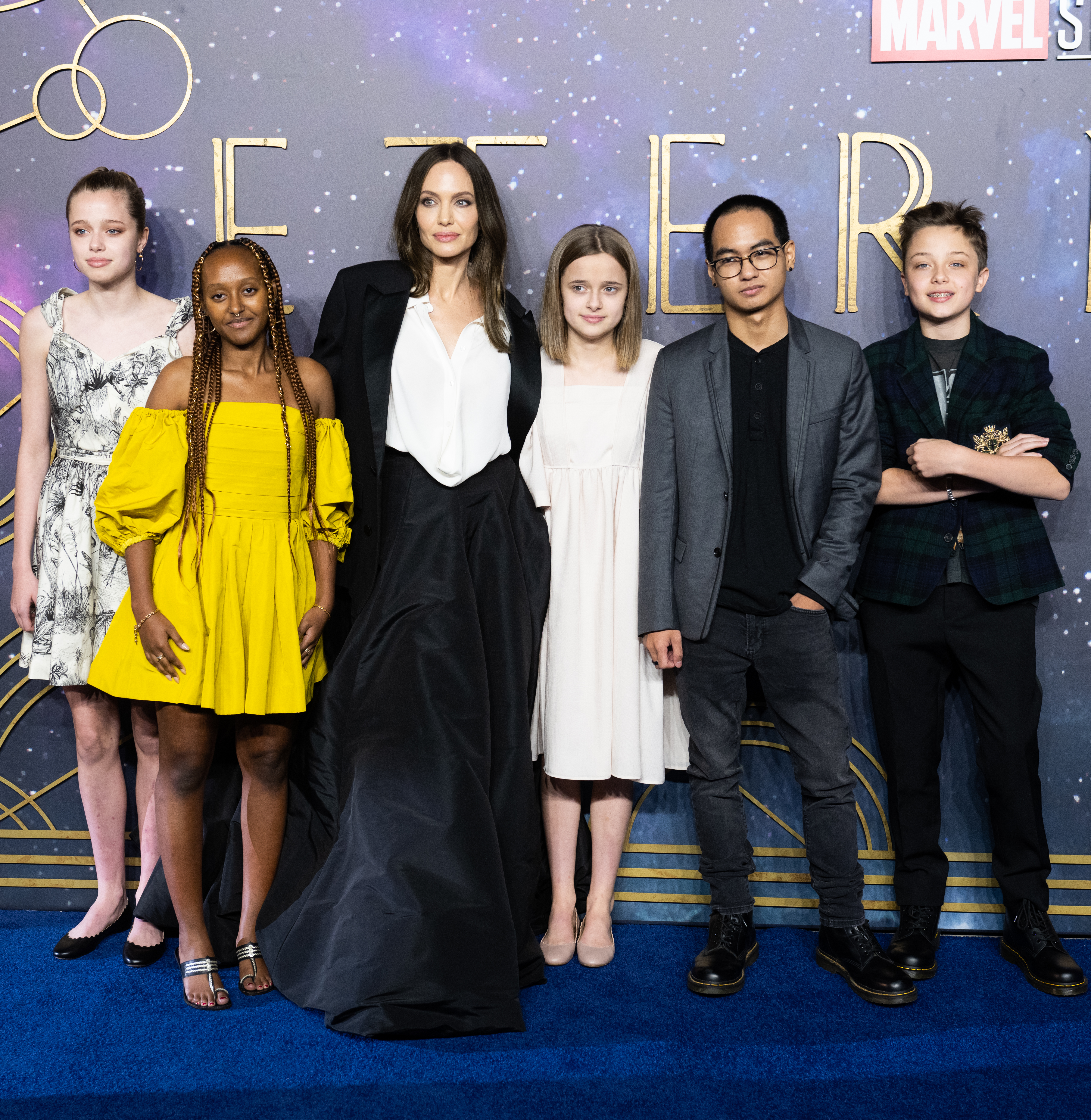 LONDON, ENGLAND - OCTOBER 27: (L-R) Shiloh Jolie-Pitt, Zahara Jolie-Pitt, Angelina Jolie, Vivienne Jolie-Pitt, Maddox Jolie-Pitt and Knox Jolie-Pitt attends the
