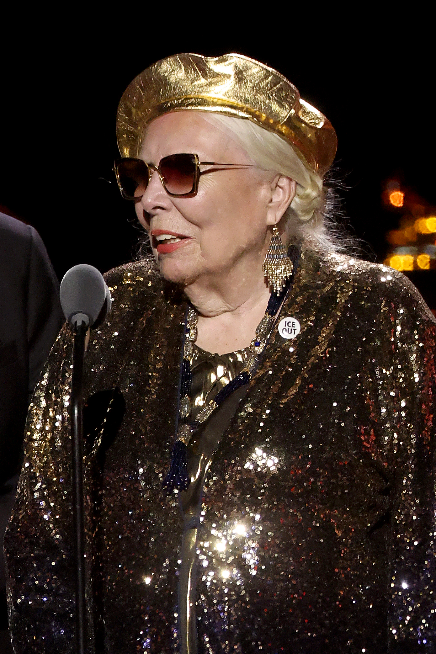 LOS ANGELES, CALIFORNIA - FEBRUARY 01: (FOR EDITORIAL USE ONLY) Joni Mitchell accepts the Best Historical Album award for