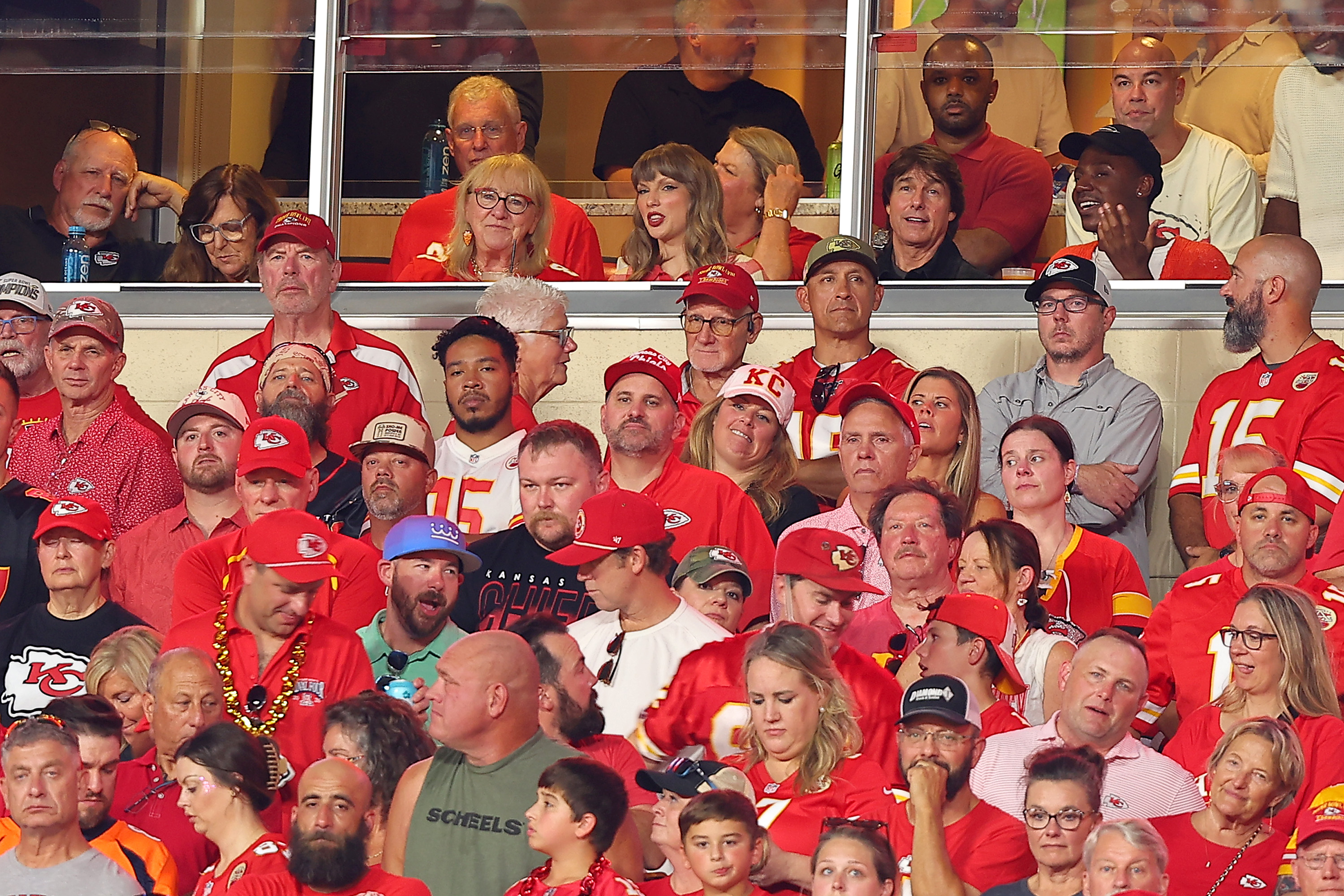 KANSAS CITY, MISSOURI - SEPTEMBER 14: (L-R) Donna Kelce, Singer Taylor Swift, actor Tom Cruise and comedian Jerrod Carmichael attend the game between the Kansas City Chiefs and the Denver Broncos at Arrowhead Stadium on September 14, 2026 in Kansas City, Missouri. (Photo by David Eulitt/Getty Images)