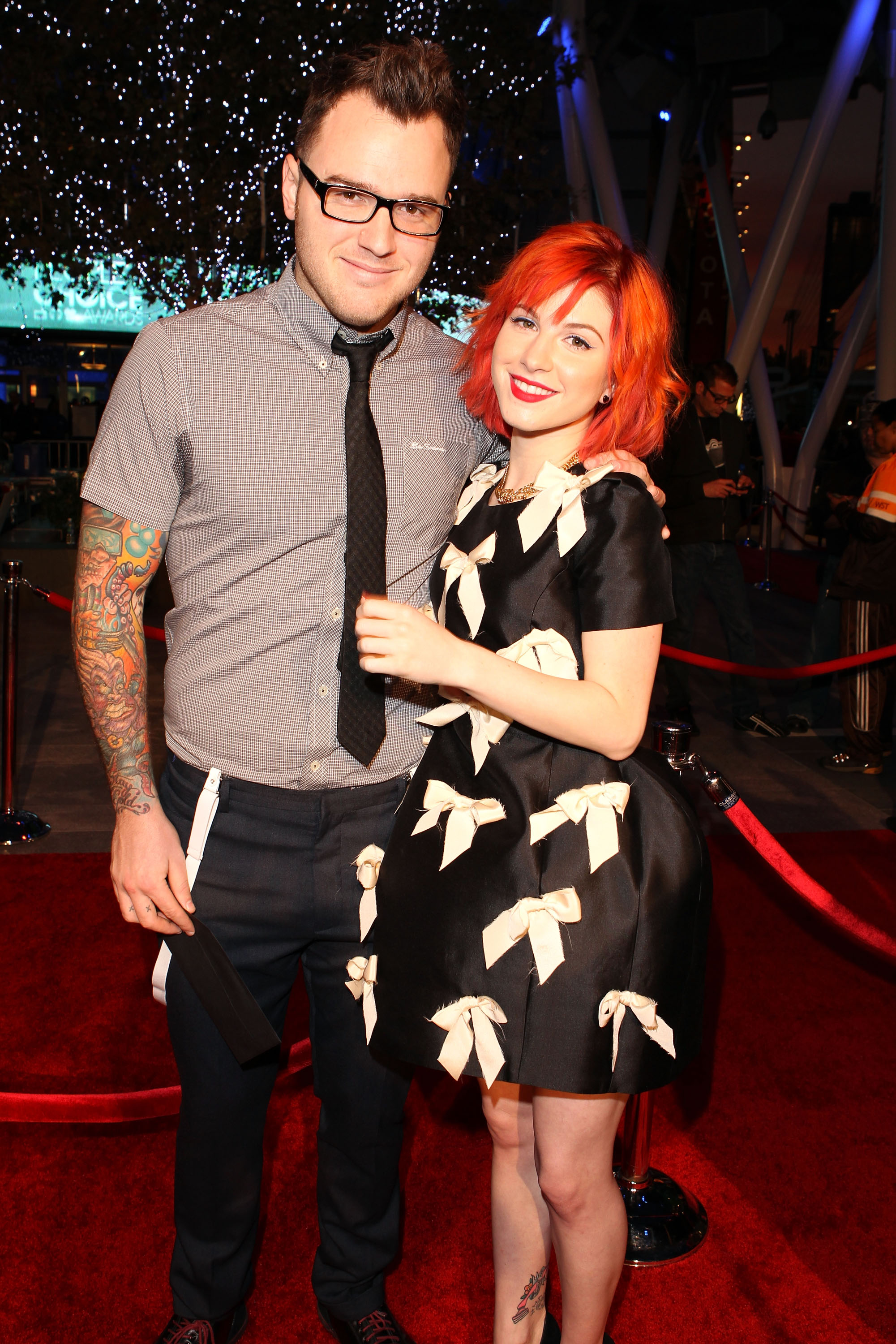 LOS ANGELES, CA - JANUARY 06: Musician Chad Gilbert of New Found Glory and singer Hayley Williams of Paramore arrive at the People's Choice Awards 2010 held at Nokia Theatre L.A. Live on January 6, 2010 in Los Angeles, California. (Photo by Christopher Polk/Getty Images for PCA)