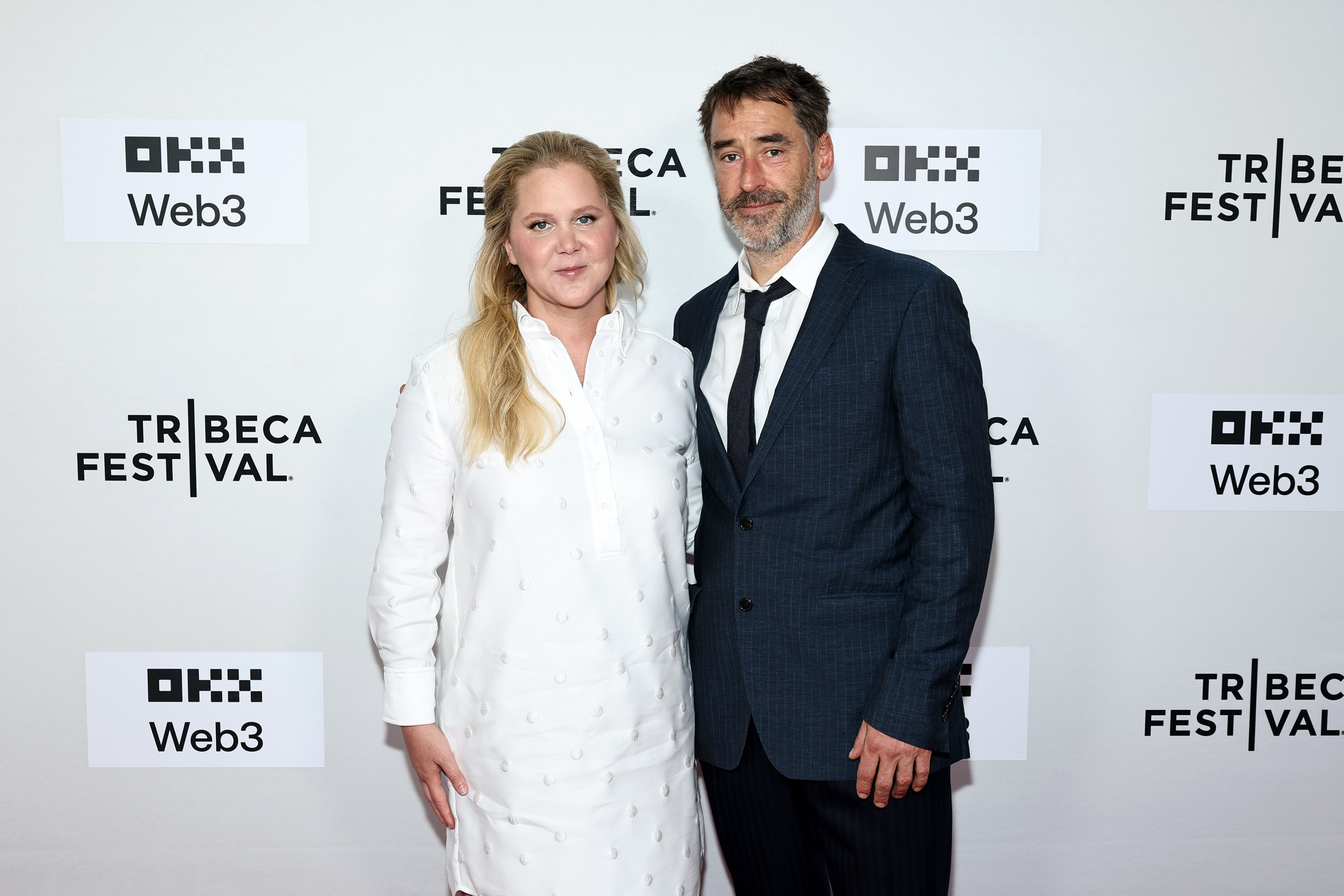 NEW YORK, NEW YORK - JUNE 11: (L-R) Amy Schumer and Chris Fischer attend the