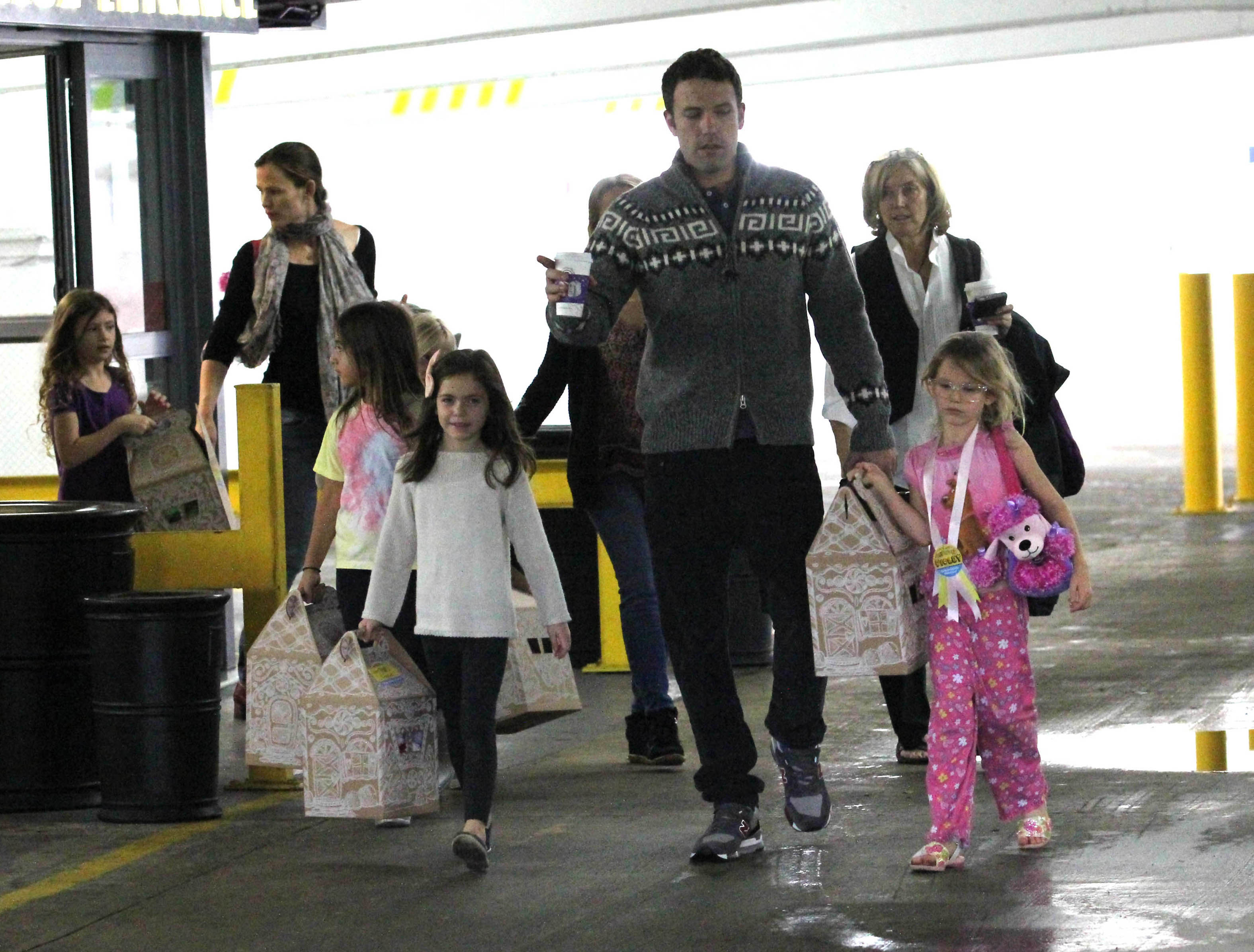 LOS ANGELES, CA - DECEMBER 01:  (L-R) Jennifer Garner, Ben Affleck and Violet Affleck as seen on December 1, 2012 in Los Angeles, California.  (Photo by MCRF/Star Max/FilmMagic)