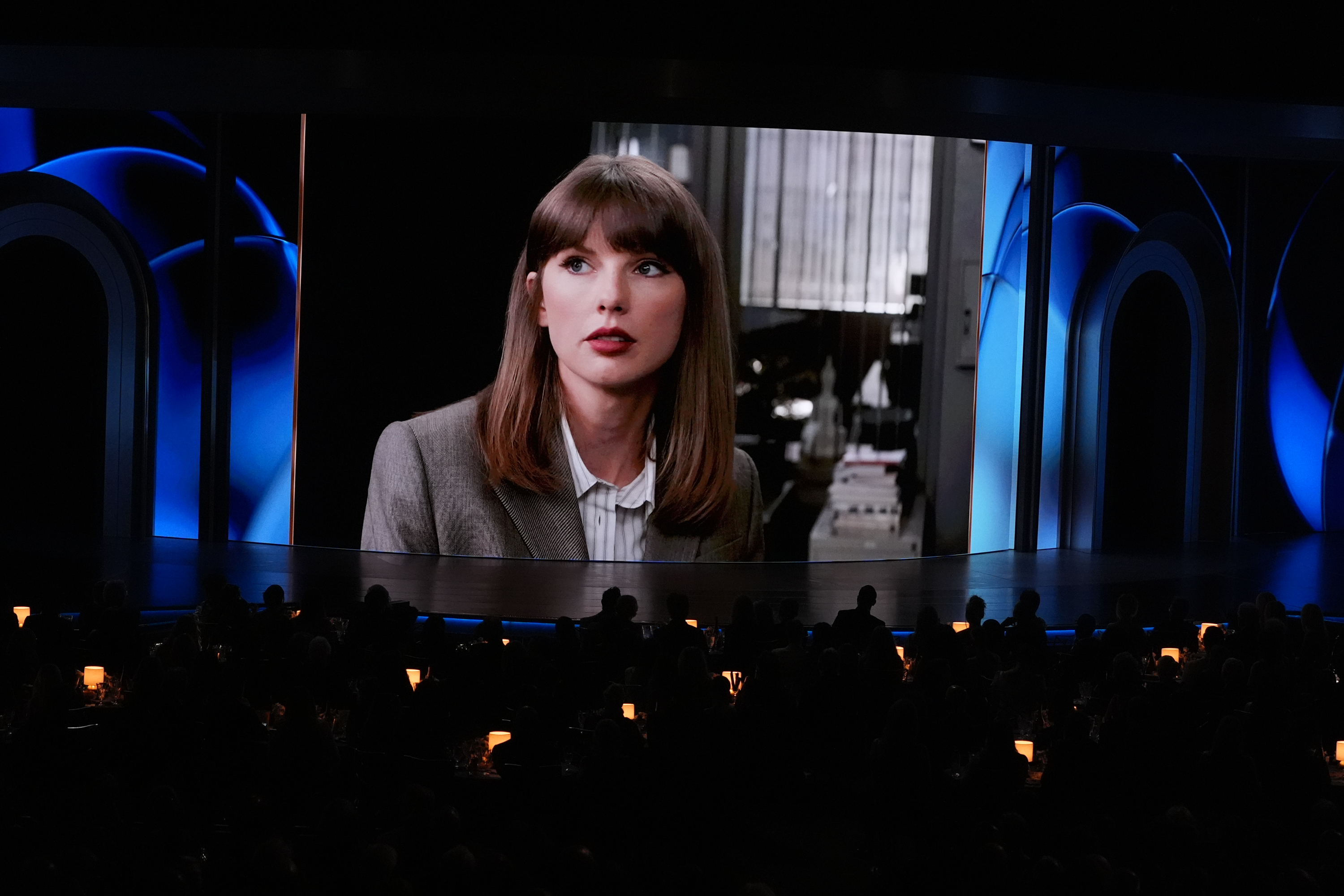 Taylor Swift in a
