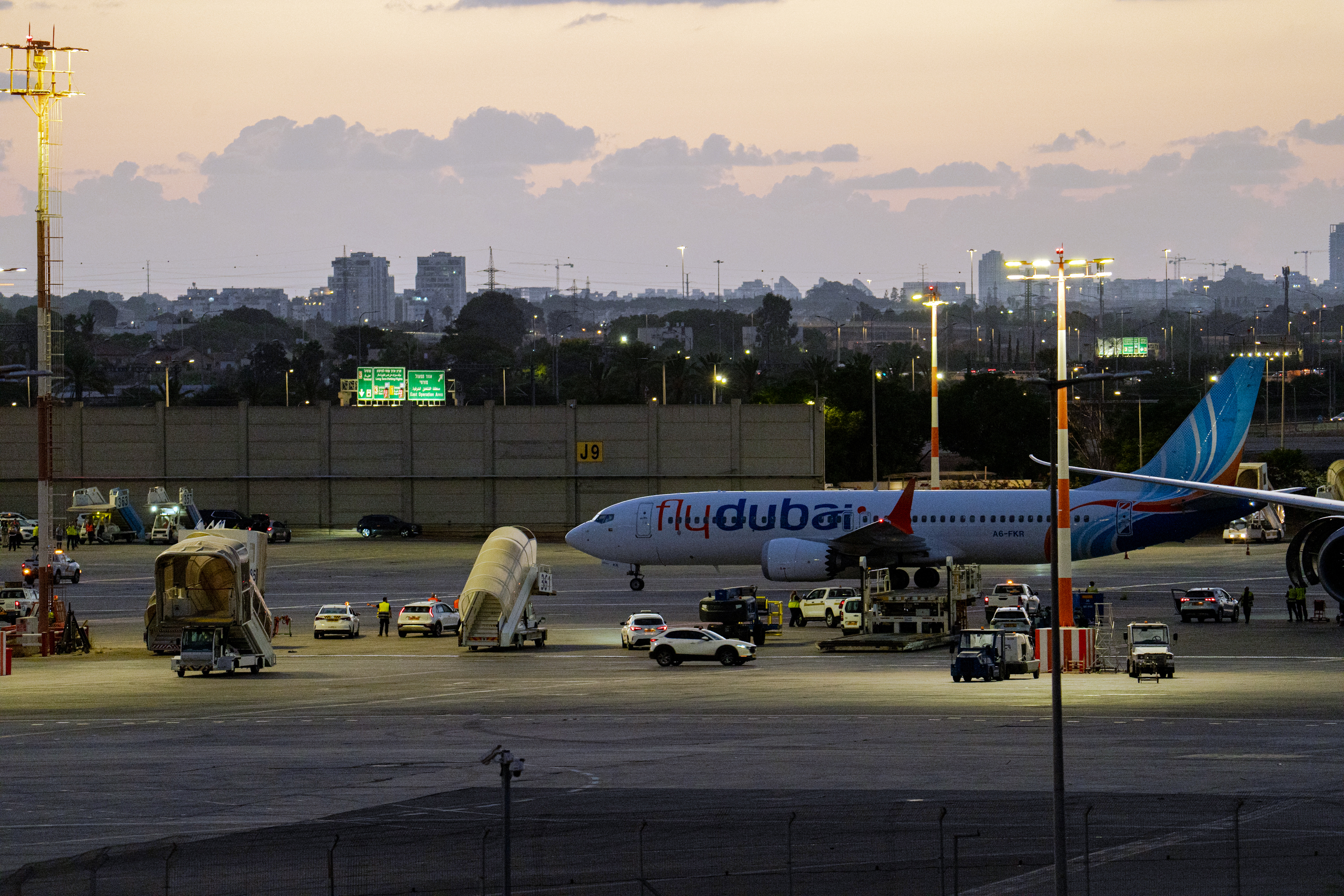 TZAFRIA, ISRAEL - SEPTEMBER 30: A plane carrying passengers from an earlier Flydubai flight that was diverted to Saudi Arabia arrives at Ben Gurion Airport on September 30, 2026 in Tzafria, Israel. This morning, a Flydubai flight from Dubai to Tel Aviv was diverted to Saudi Arabia after a violent altercation in the cockpit. Passengers told media outlets that a pilot was stabbed and temporarily lost control of the plane. A second plane was sent to Saudi Arabia to retrieve the stranded passengers and return them to Israel. (Photo by Erik Marmor/Getty Images)