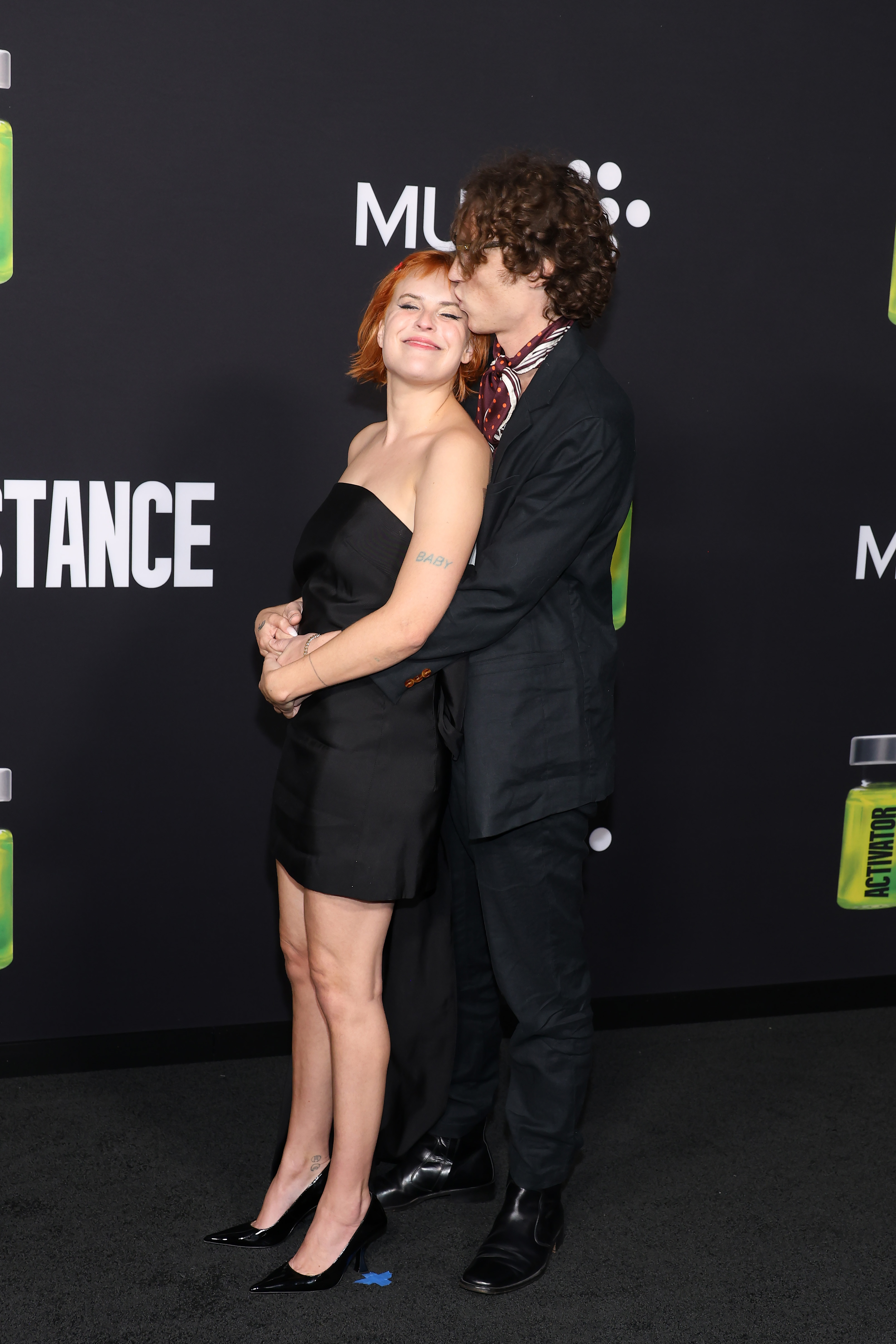 LOS ANGELES, CALIFORNIA - SEPTEMBER 16: (L-R) Tallulah Willis and Justin Acee attend the Los Angeles premiere of