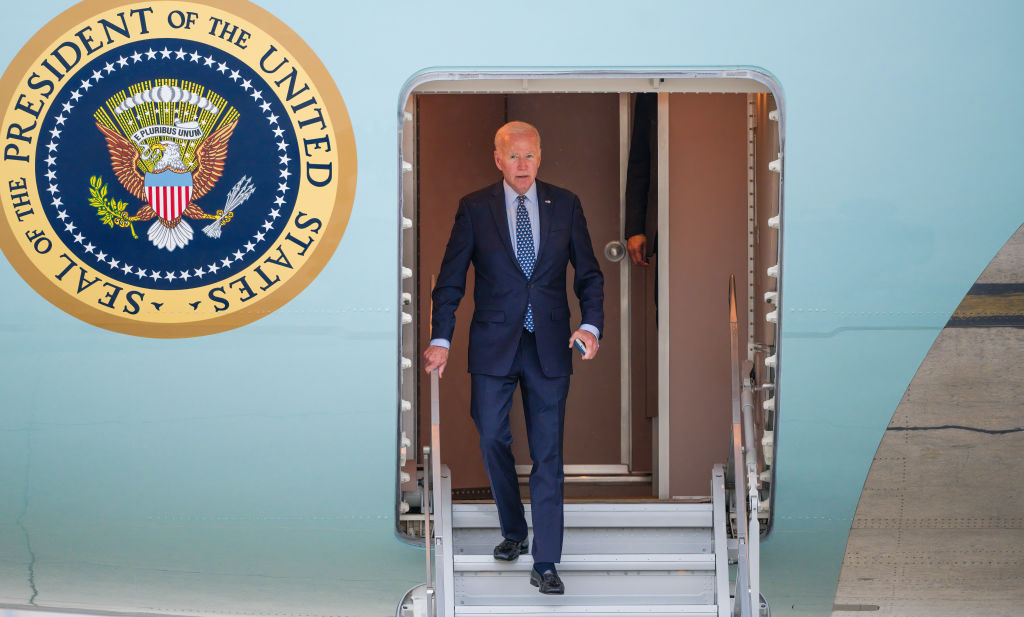 NEW YORK, NEW YORK - SEPTEMBER 17: U.S. President Joe Biden disembarks Air Force One at John F. Kennedy airport on September 17, 2023 in New York City. (Photo by James Devaney/GC Images)