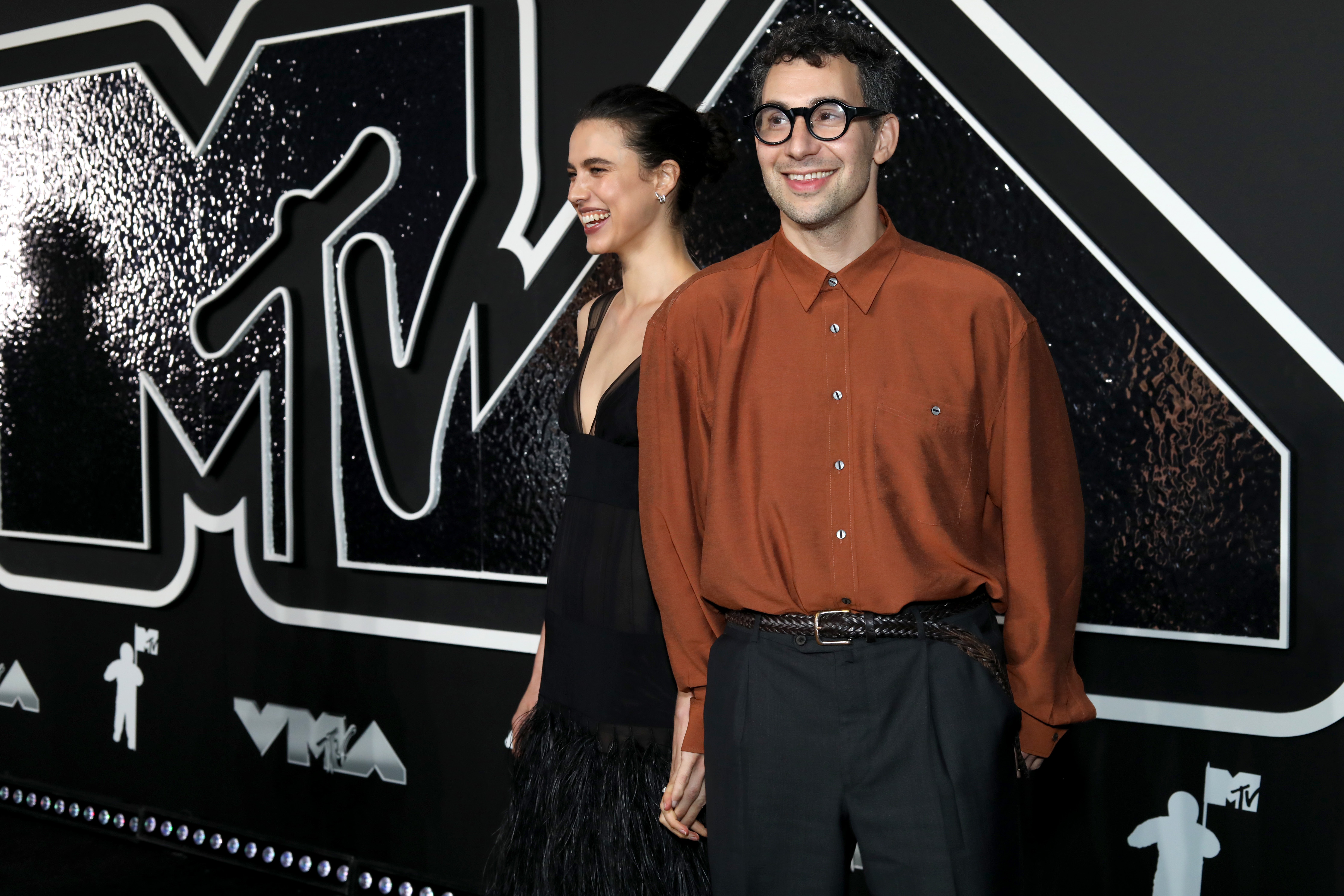 ELMONT, NEW YORK - SEPTEMBER 11: (L-R) Margaret Qualley and Jack Antonoff attend the 2024 MTV Video Music Awards at UBS Arena on September 11, 2024 in Elmont, New York. (Photo by Catherine Powell/Getty Images for MTV)