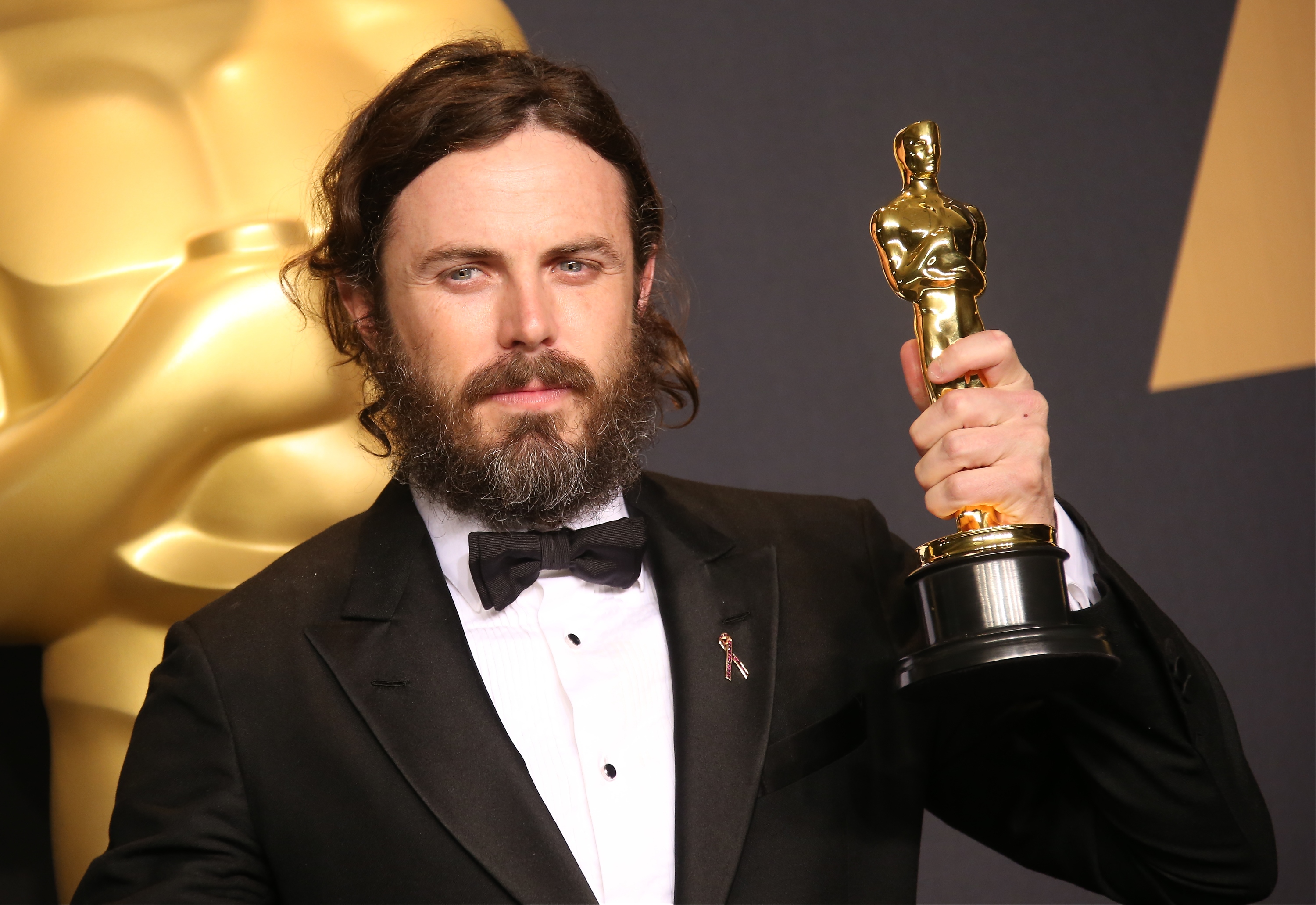HOLLYWOOD, CA - FEBRUARY 26: Casey Affleck poses in the press room with the Oscar for Best Actor for 'Manchester By The Sea,' at the 89th Annual Academy Awards at Hollywood & Highland Center on February 26, 2017 in Hollywood, California. (Photo by Dan MacMedan/Getty Images)