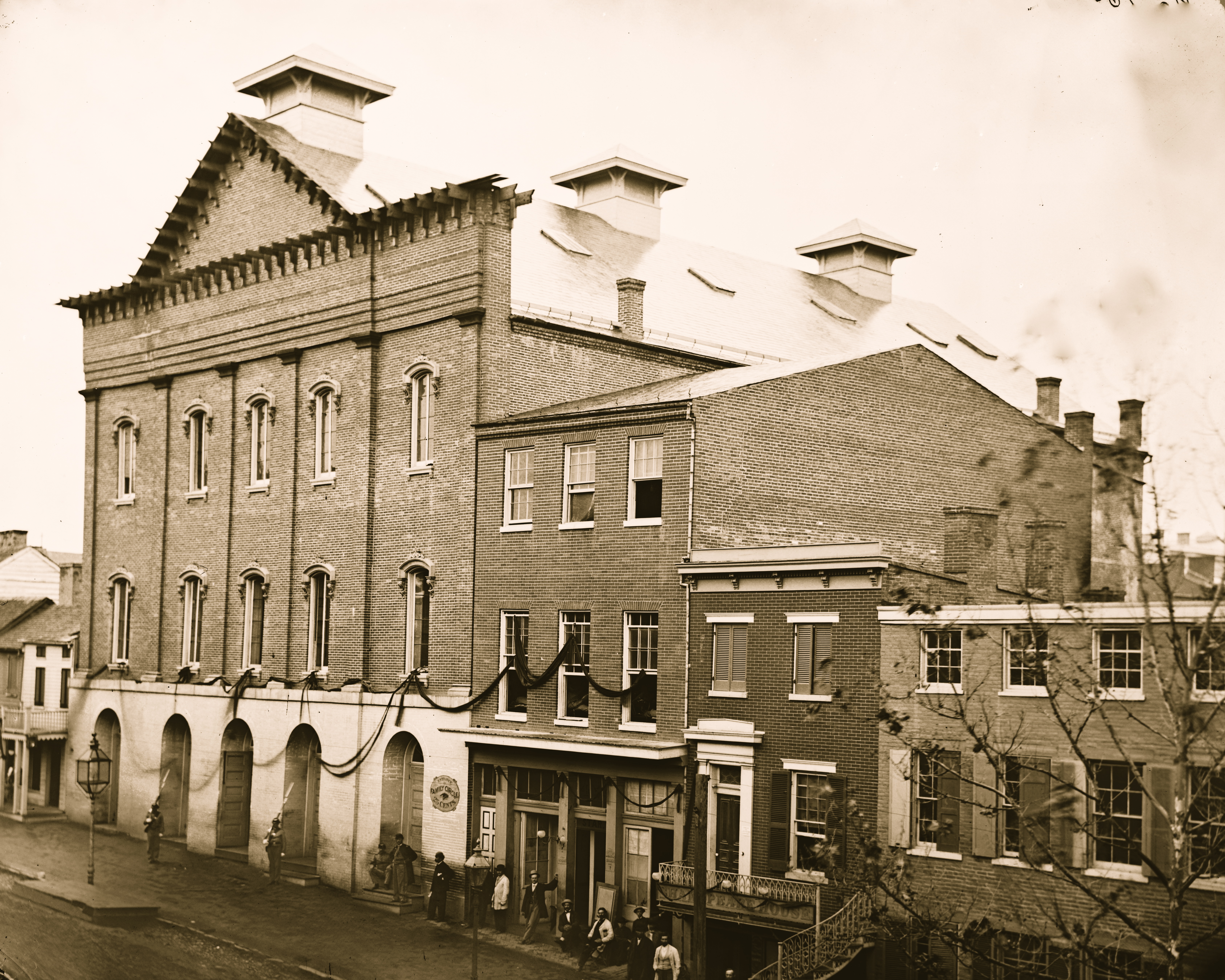 UNITED STATES - CIRCA 1865:  Washington, D.C. Ford's Theater with guards posted at entrance and crepe draped from windows  (Photo by Buyenlarge/Getty Images)