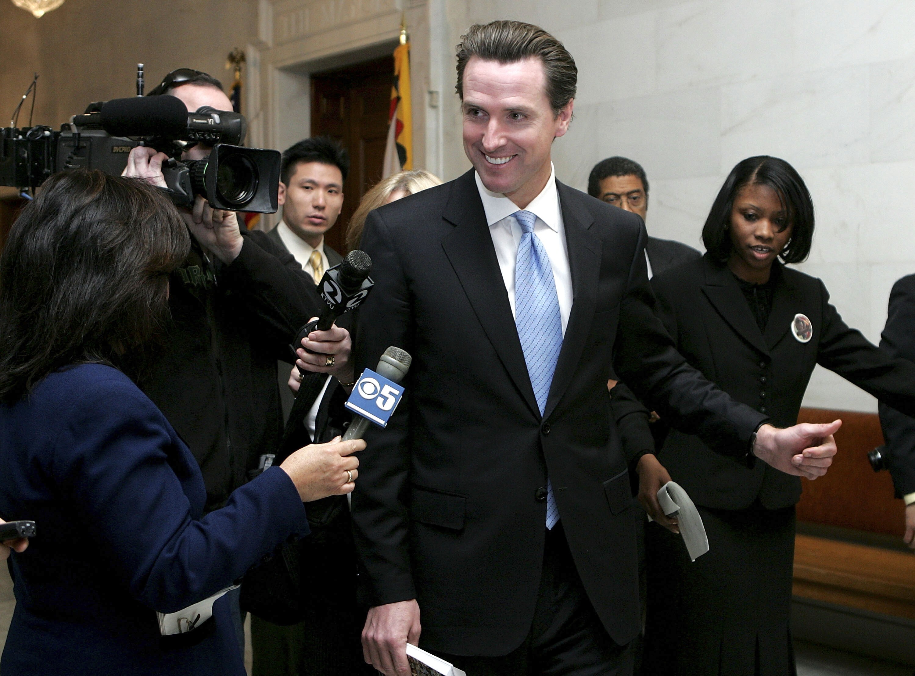 San Francisco mayor Gavin Newsom is surrounded by reporters as he walks through city hall February 2, 2007 in San Francisco, California. Mayor Newsom admitted to an affair with Ruby Rippey-Tourk, the wife of his re-election campaign manager Alex Tourk who resigned on January 31 after learning of the affair. ( Justin Sullivan/Getty Images)