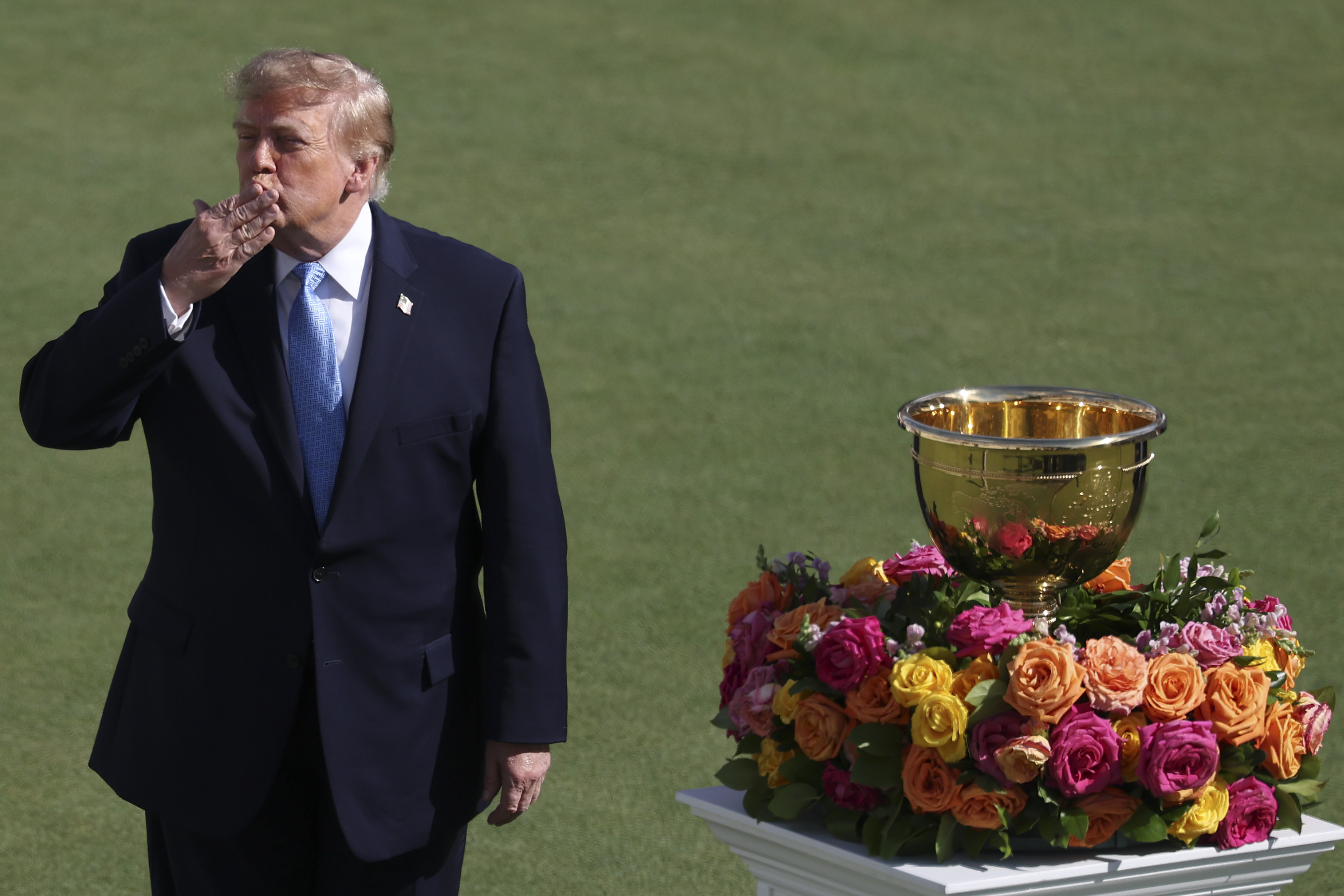 MEDINAH, ILLINOIS - SEPTEMBER 27: U.S. President Donald Trump reacts to the crowd on the first tee during Sunday's Singles on day four of the Presidents Cup 2026 at Medinah Country Club on September 27, 2026 in Medinah, Illinois. (Photo by Kevin C. Cox/Getty Images)