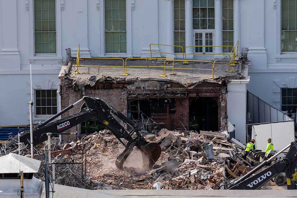 WASHINGTON, DC - OCTOBER 23: An excavator works to clear rubble after the East Wing of the White House was demolished on October 23, 2025 in Washington, DC. The demolition is part of U.S. President Donald Trump's plan to build a ballroom reportedly costing at least $250 million on the eastern side of the White House. (Photo by Eric Lee/Getty Images)