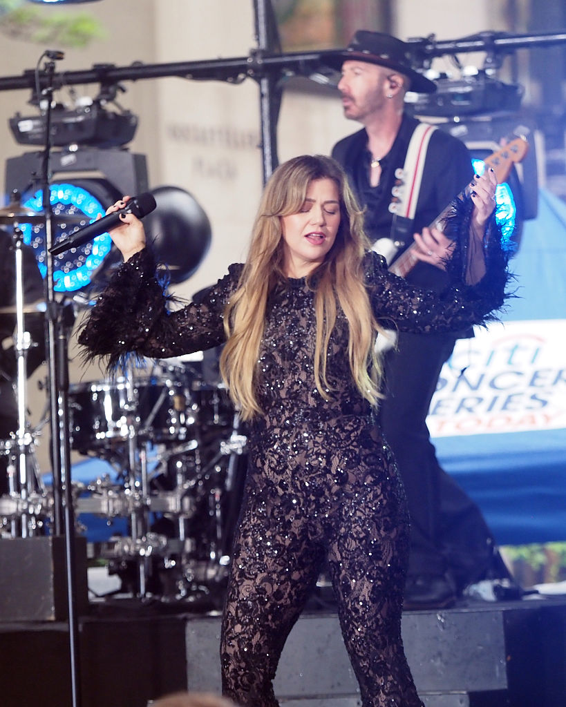 NEW YORK, NEW YORK - MAY 6: Kelly Clarkson performs during the Citi Concert Series on the
