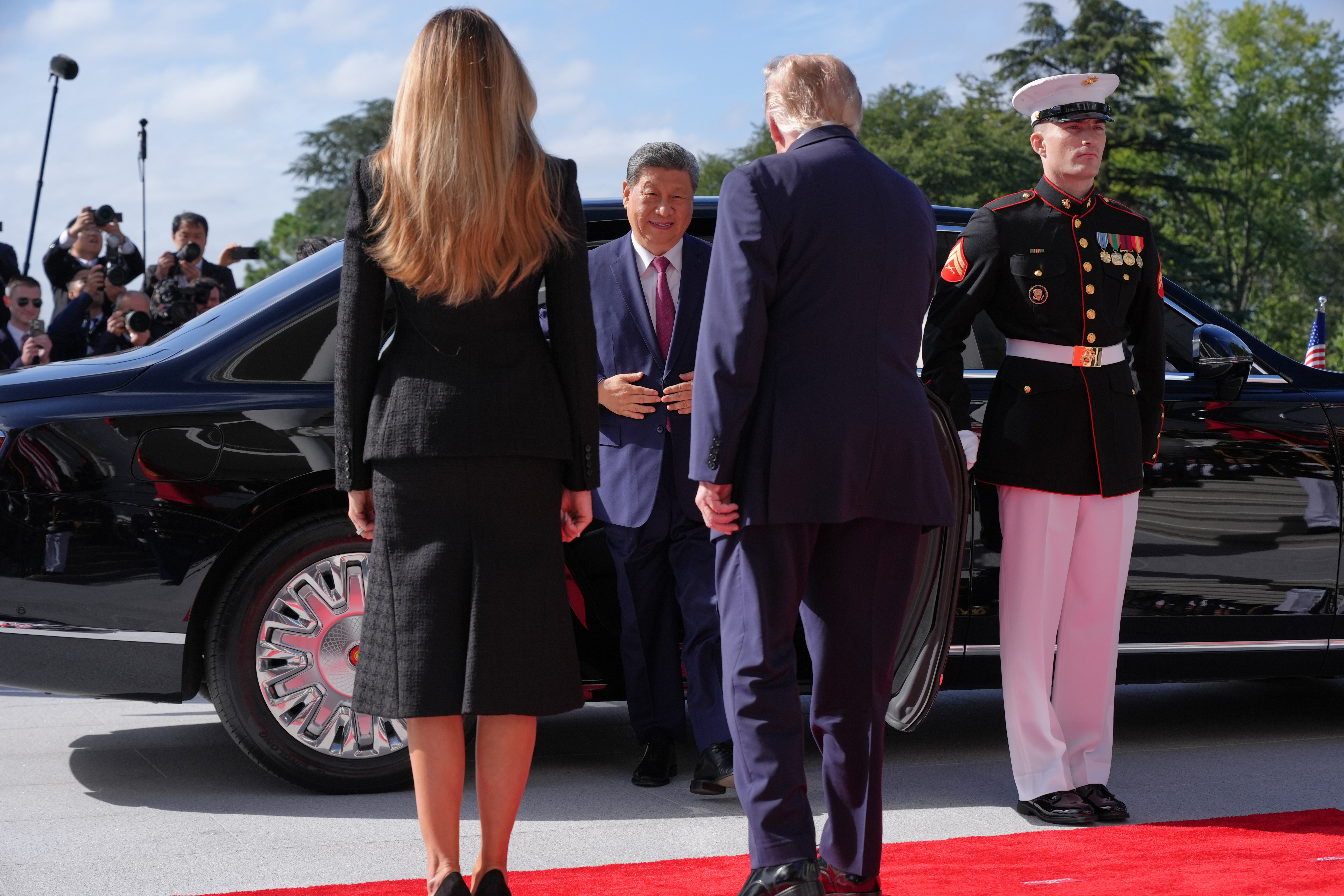 President Donald Trump and first lady Melania Trump greet China's President Xi Jinping and his wife Peng Liyuan on the South Portico of the White House, Thursday, Sept. 24, 2026, in Washington. (AP Photo/Jacquelyn Martin)