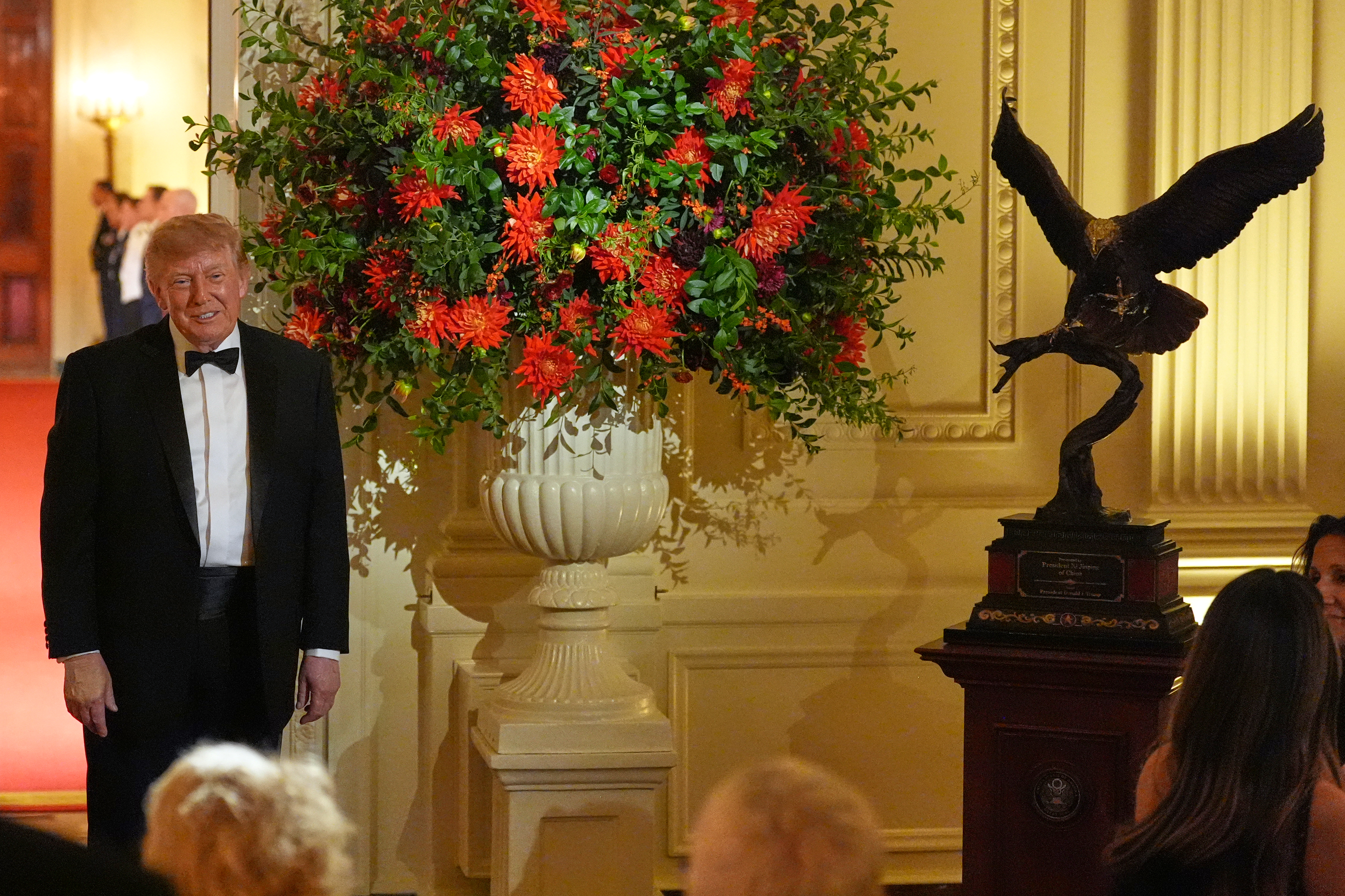 A gift presented to President Donald Trump by China's President Xi Jinping is seen in the East Room during a State Dinner at the White House, Thursday, Sept. 24, 2026, in Washington. (AP Photo/Alex Brandon)