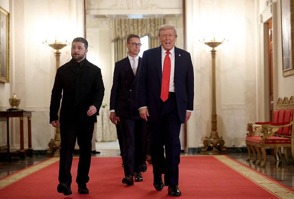 WASHINGTON, DC - AUGUST 18:  U.S. President Donald Trump and Ukrainian President Volodymyr Zelensky arrive for a picture with European leaders, including Finnish President Alexander Stubb (C), following a meeting in the Oval Office at the White House on August 18, 2025 in Washington, DC. President Trump hosted President Zelensky at the White House for a bilateral meeting and later an expanded meeting with European leaders to discuss a peace deal between Russia and Ukraine.  (Photo by Win McNamee/Getty Images)