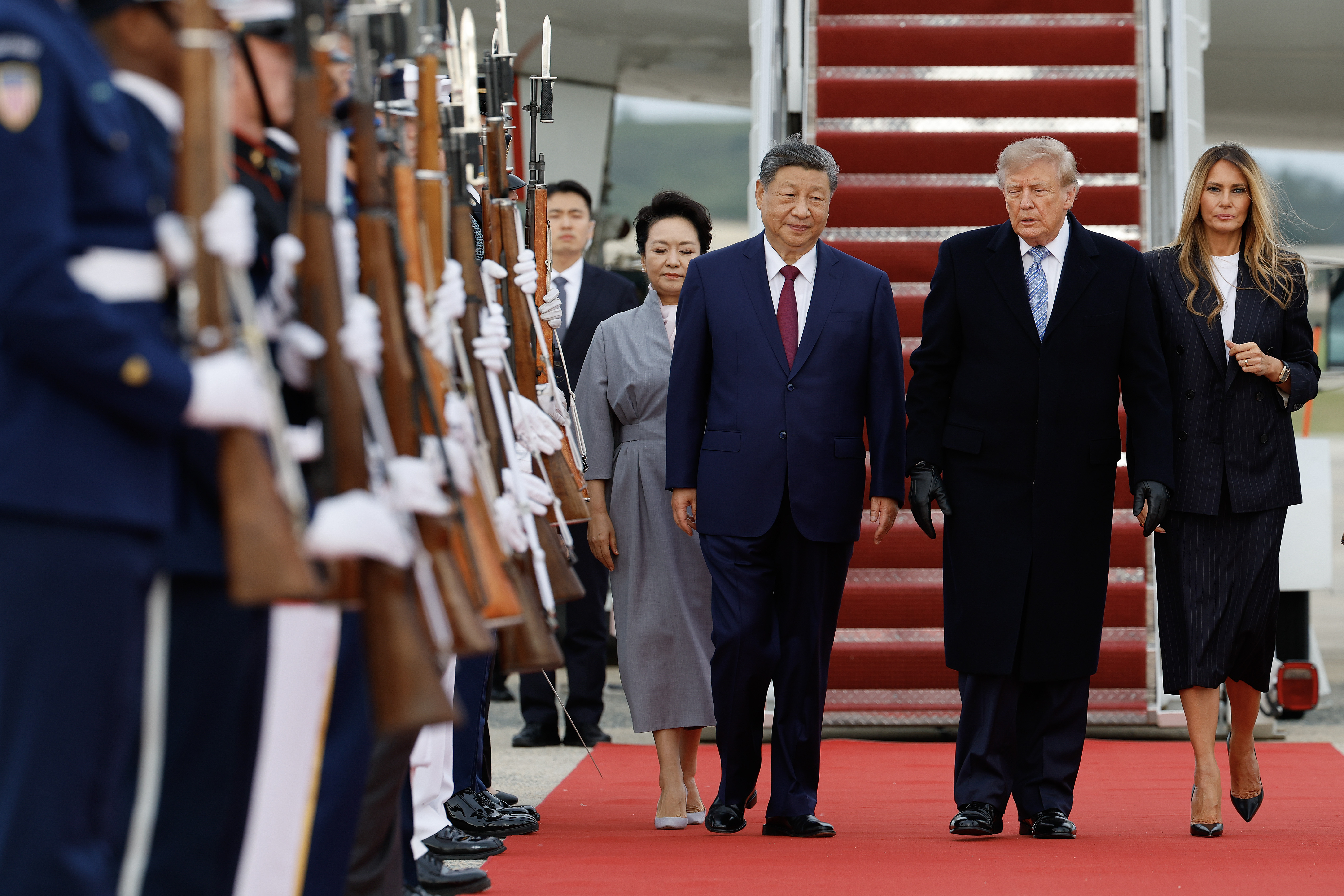 JOINT BASE ANDREWS, MARYLAND - SEPTEMBER 23: (L-R) First lady of China Peng Liyuan, Chinese President Xi Jinping, U.S. President Donald Trump, and First Lady Melania Trump walk on the red carpet during an arrival ceremony on September 23, 2026, at Joint Base Andrews, Maryland. President Trump is hosting President Xi for a three-day state visit to Washington, DC where the leaders are expected to discuss trade practices, artificial intelligence and furthering “strategic stability” between their countries. (Photo by Chip Somodevilla/Getty Images)