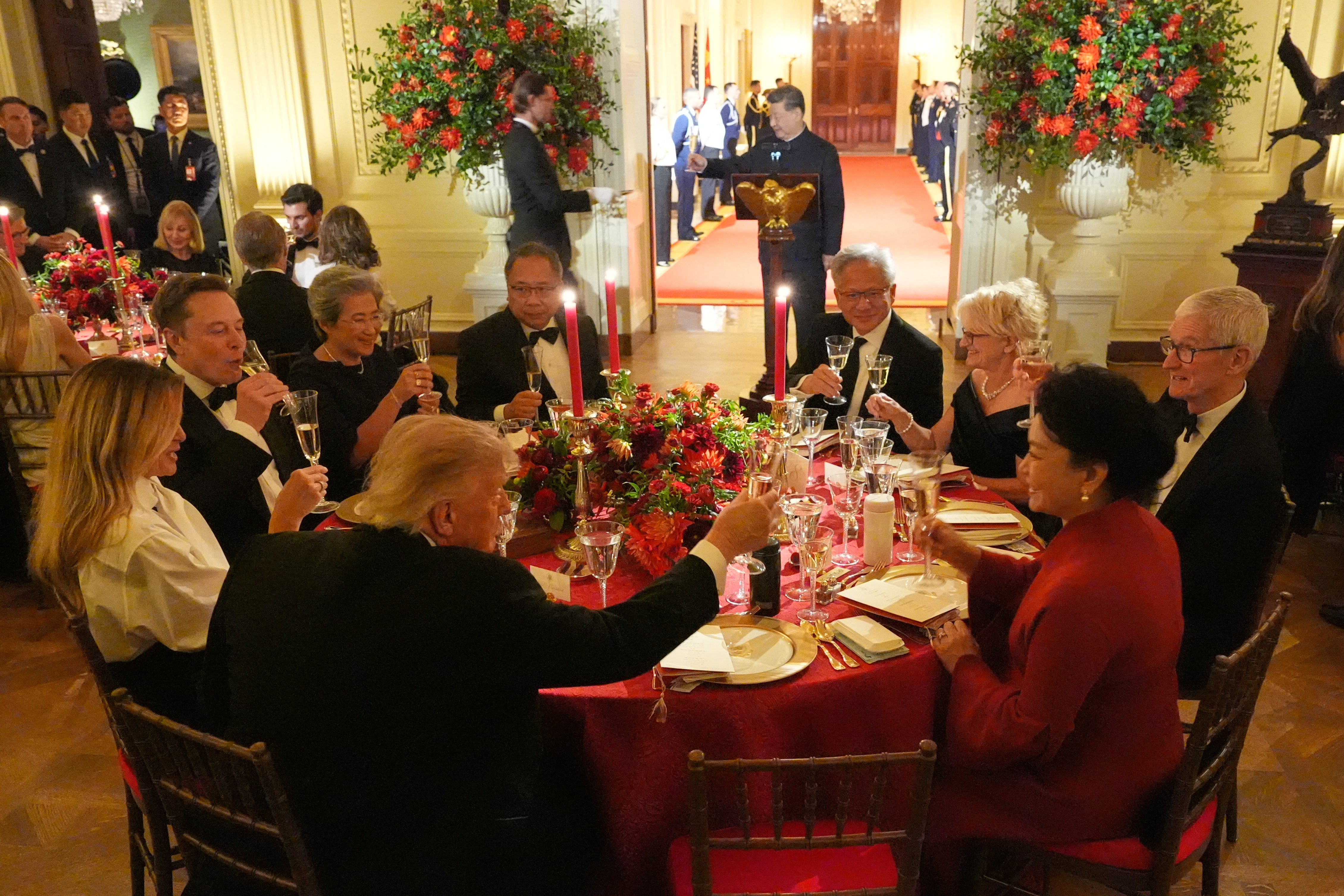 President Donald Trump toasts with Peng Liyuan during a State Dinner with China's President Xi Jinping in the East Room of the White House, Thursday, Sept. 24, 2026, in Washington. (AP Photo/Alex Brandon)