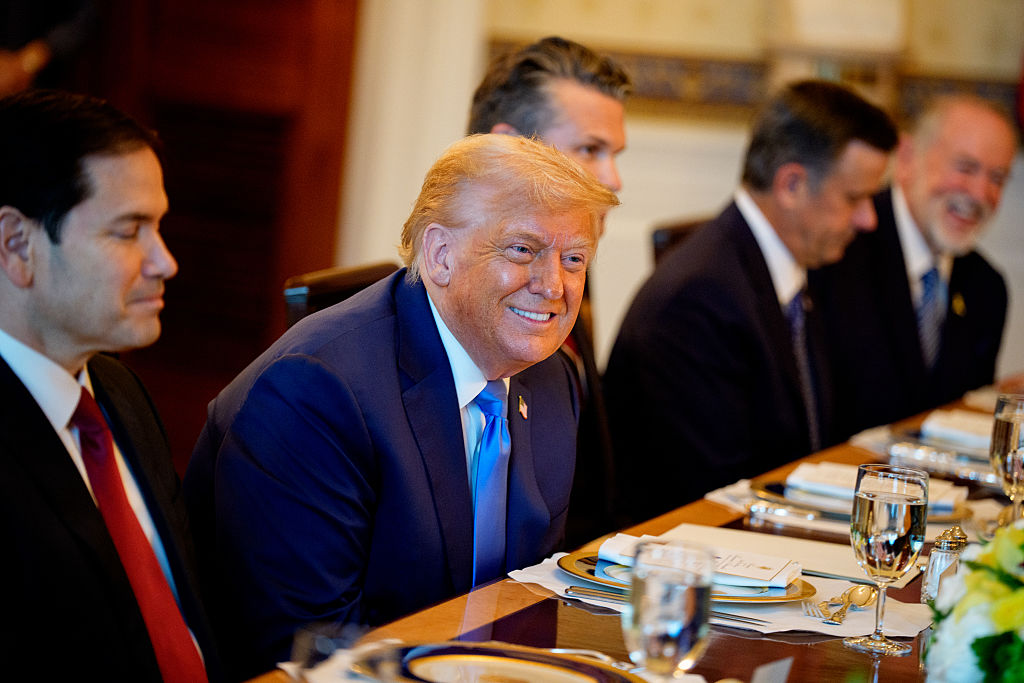 WASHINGTON, DC - JULY 07: (L-R) Secretary of State Marco Rubio, U.S. President Donald Trump, Defense Secretary Pete Hegseth, Central Intelligence Agency Director John Ratcliffe, and U.S. Ambassador to Israel Mike Huckabee, attend a dinner with Israeli Prime Minister Benjamin Netanyahu in the Blue Room of the White House on July 07, 2025 in Washington, DC. Trump is hosting Netanyahu to discuss a potential ceasefire agreement to end the fighting in Gaza. (Photo by Andrew Harnik/Getty Images)