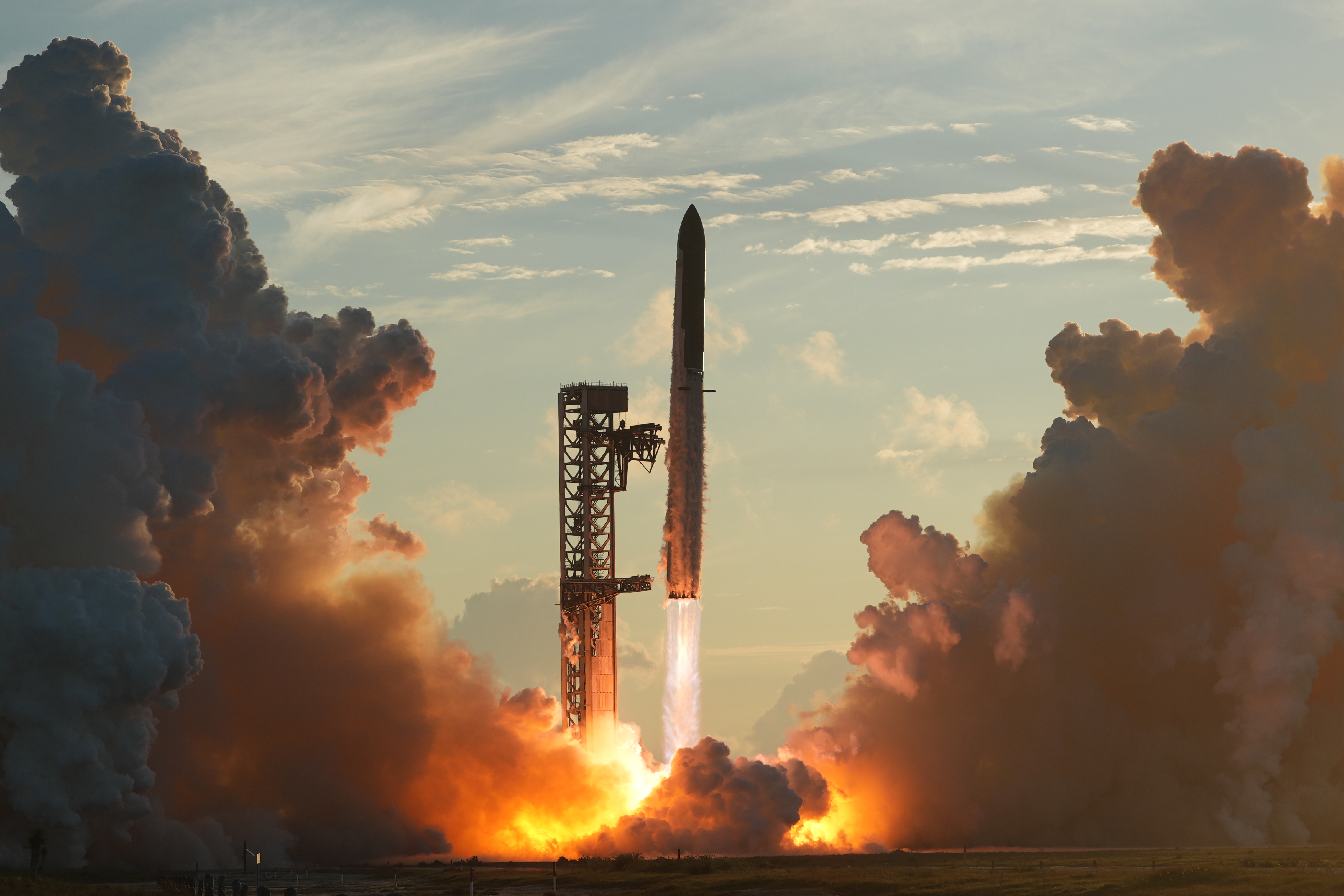 SpaceX's Starship takes off for Flight 14 from Starbase, Texas, Monday, Sept. 28, 2026. (Image Source: AP Photo | Eric Gay)