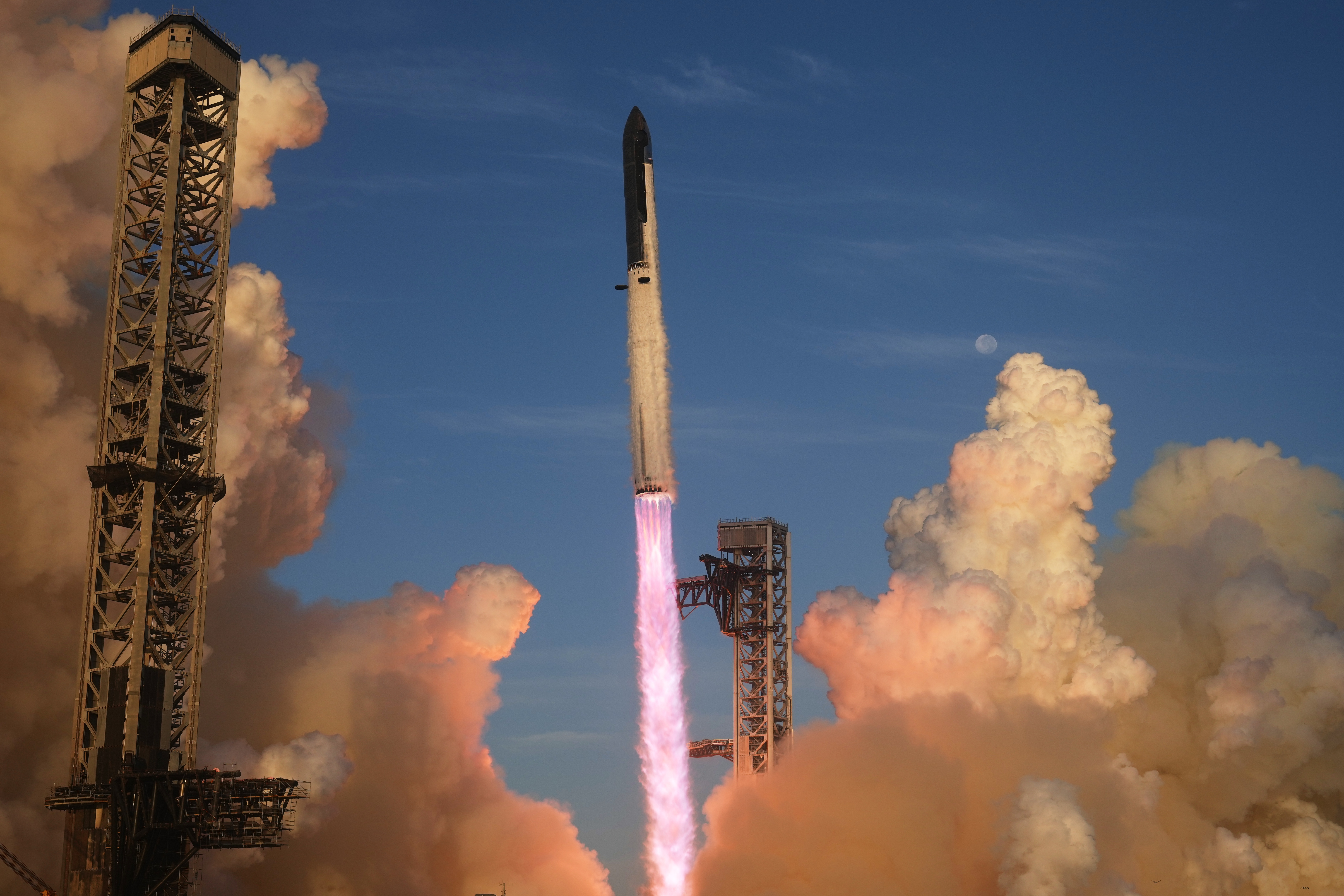 SpaceX's mega rocket Starship makes a test flight from Starbase, Texas, Monday, Sept. 28, 2026. (Image Source: AP Photo | Eric Gay)