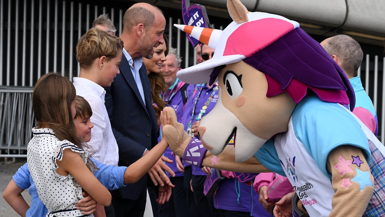 Watch: The Wales family share a sweet moment together as they high five Commonwealth Games mascot