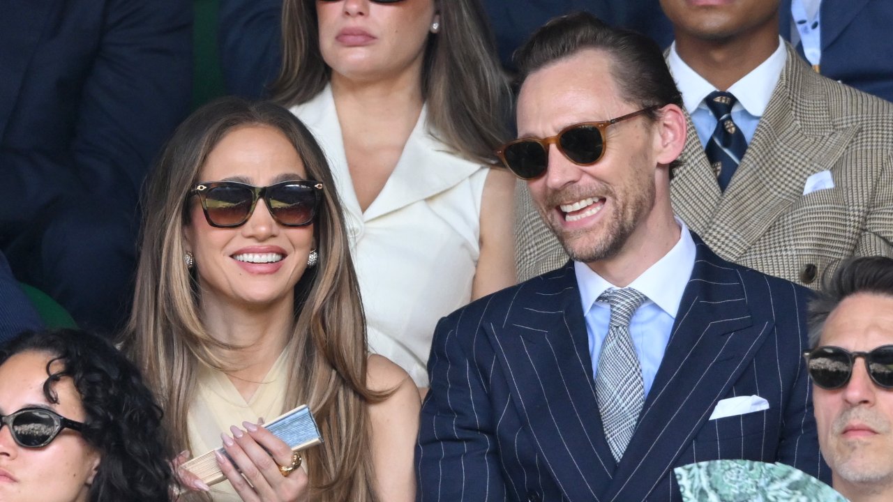 Jennifer Lopez Can't Stop Laughing At Tom Hiddleston's Jokes In Surprise Wimbledon Appearance